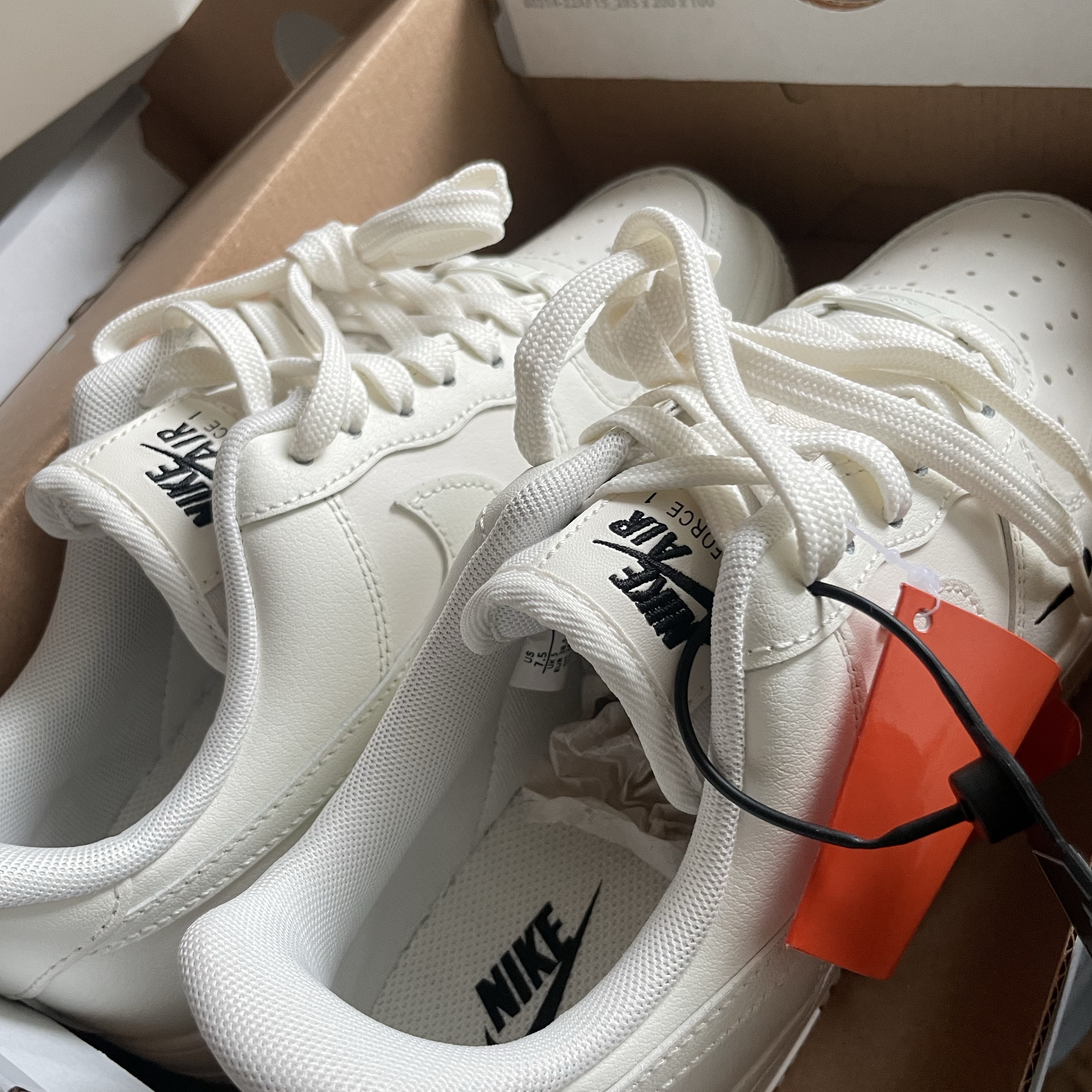 (W) Nike Air Force 1 '07 Essential TRK3 Sail 착용 스타일 - 2