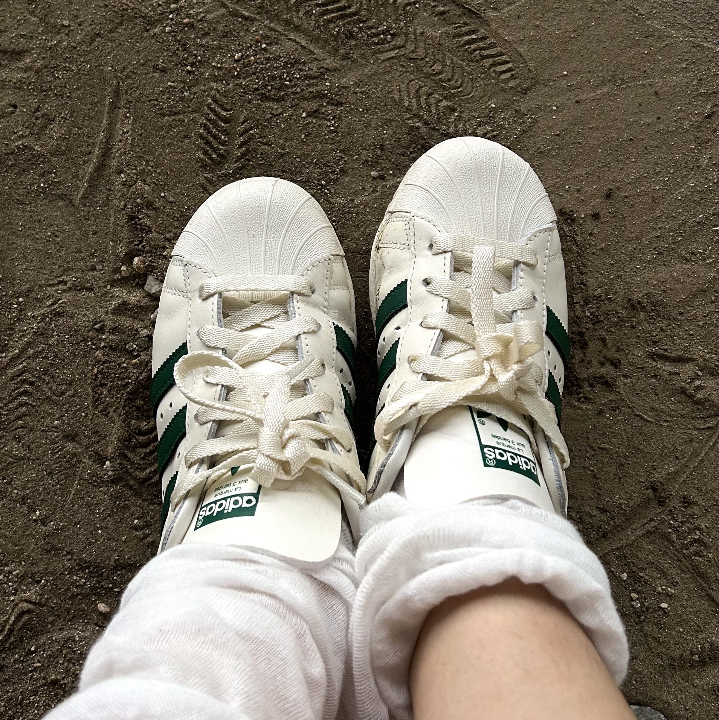 Adidas Superstar 82 Off White Dark Green 착용 스타일 - 3