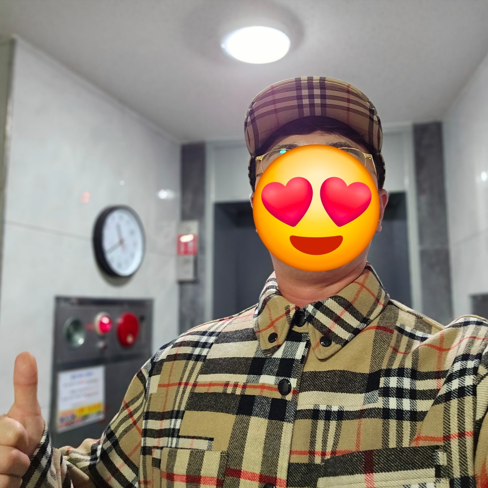 (W) Burberry Logo Applique Vintage Check Cap Archive Beige 착용 스타일
