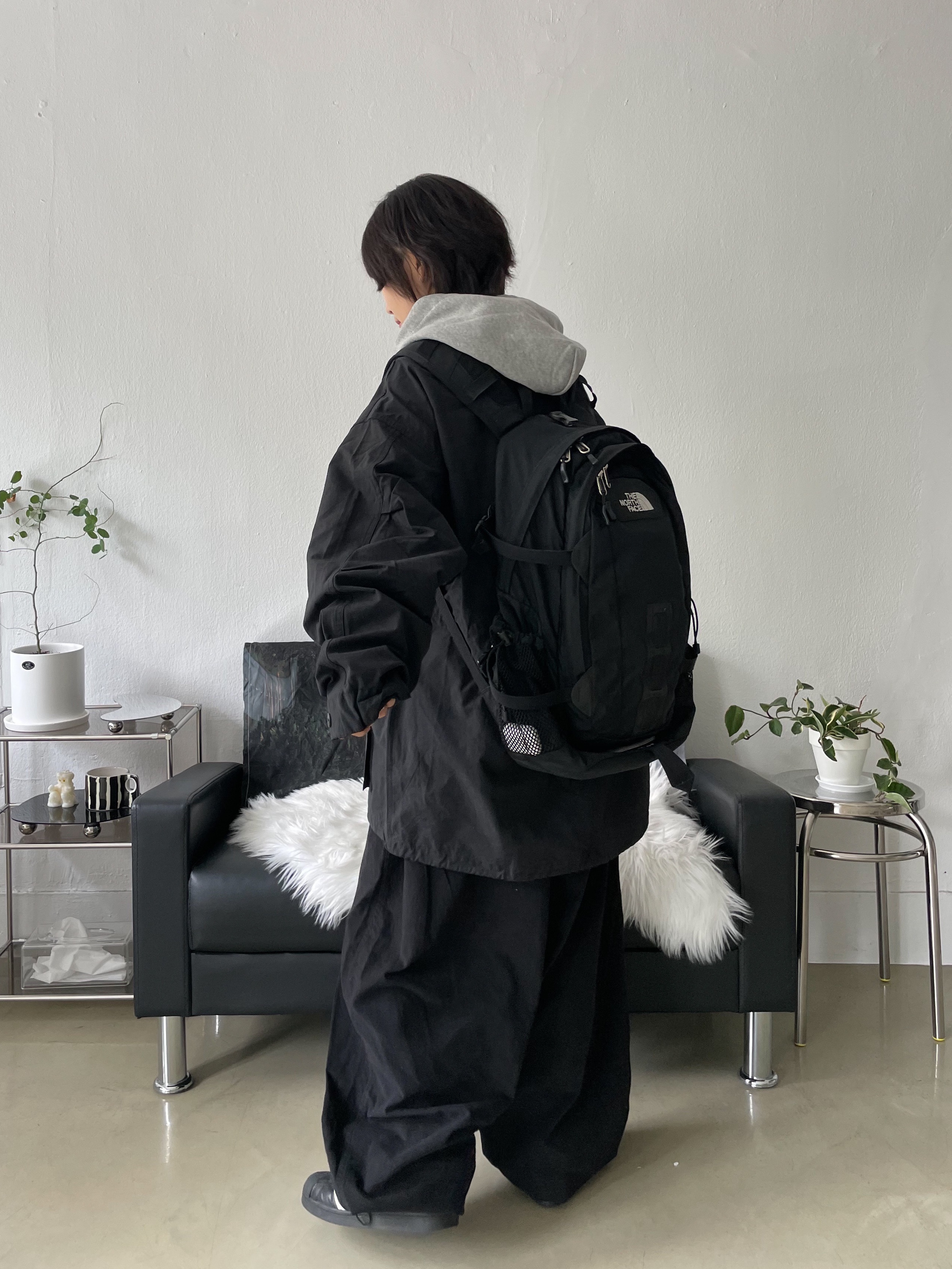 Adidas Superstar Core Black White, The North Face Hot Shot Black 착용 스타일 - 6