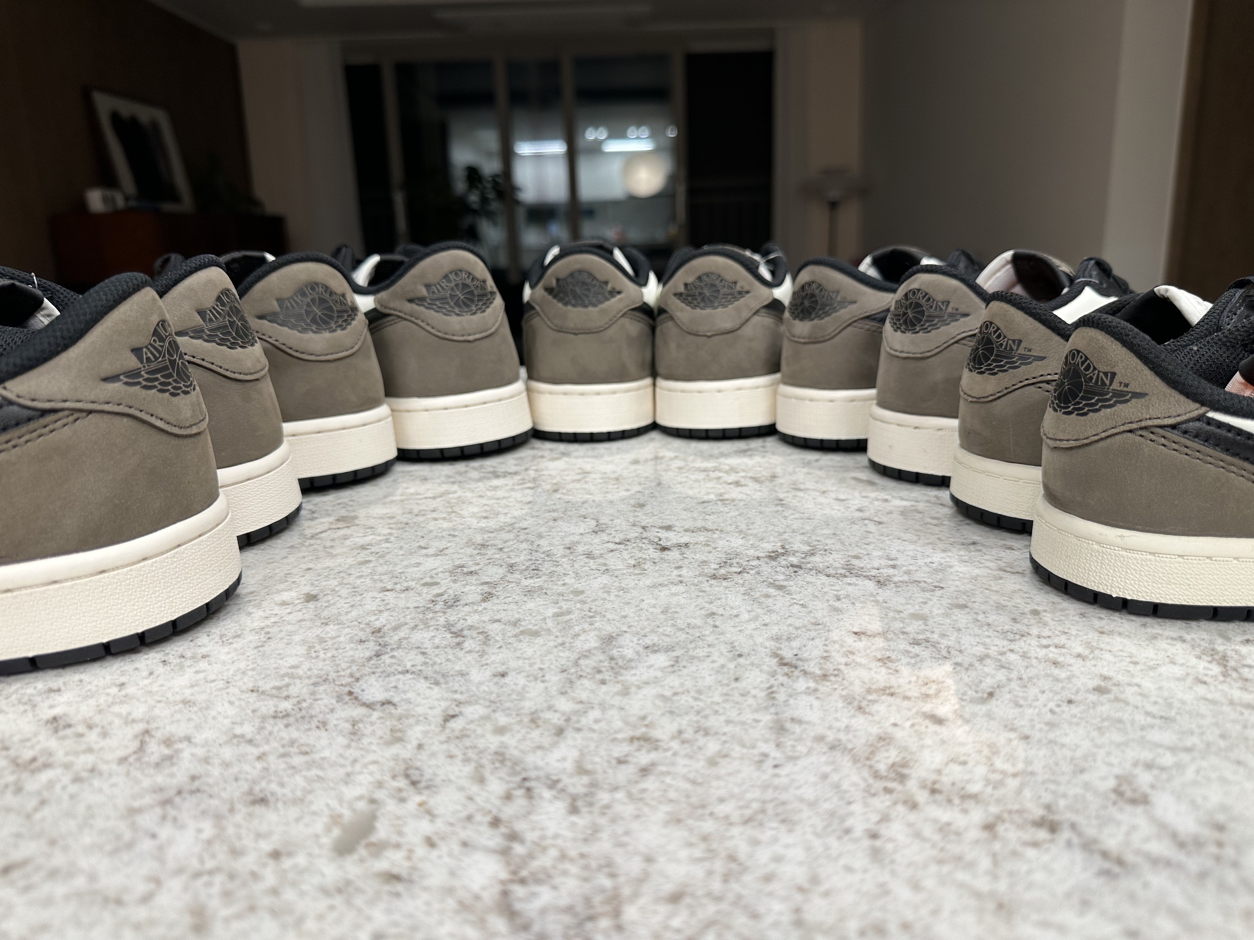Jordan 1 Retro Low OG Mocha, (GS) Jordan 1 Retro Low OG Mocha 착용 스타일 - 4
