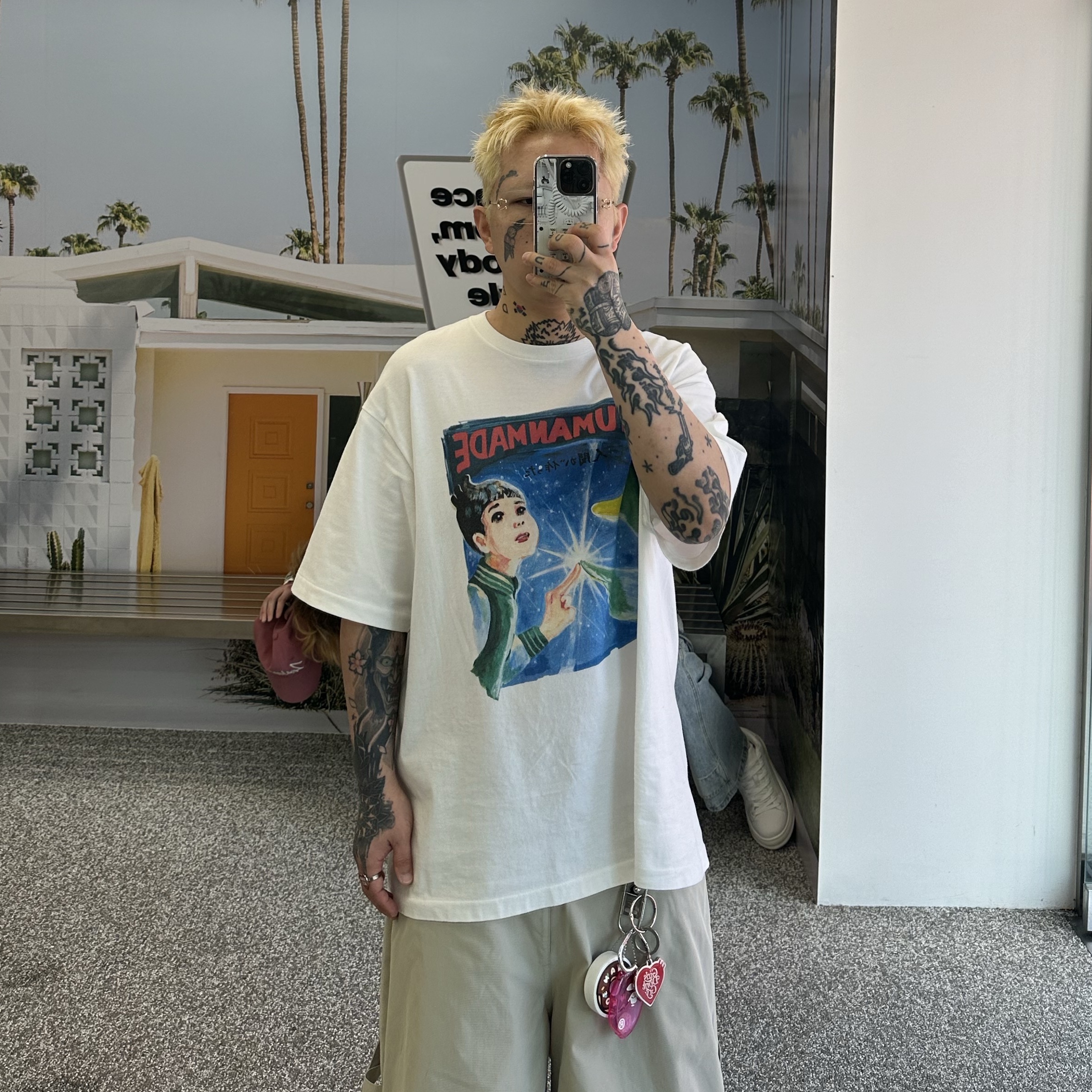 Human Made Keiko Sootome T-Shirt #9 White, Nonnod Alpine Carpenter Shorts Beige 착용 스타일 - 2