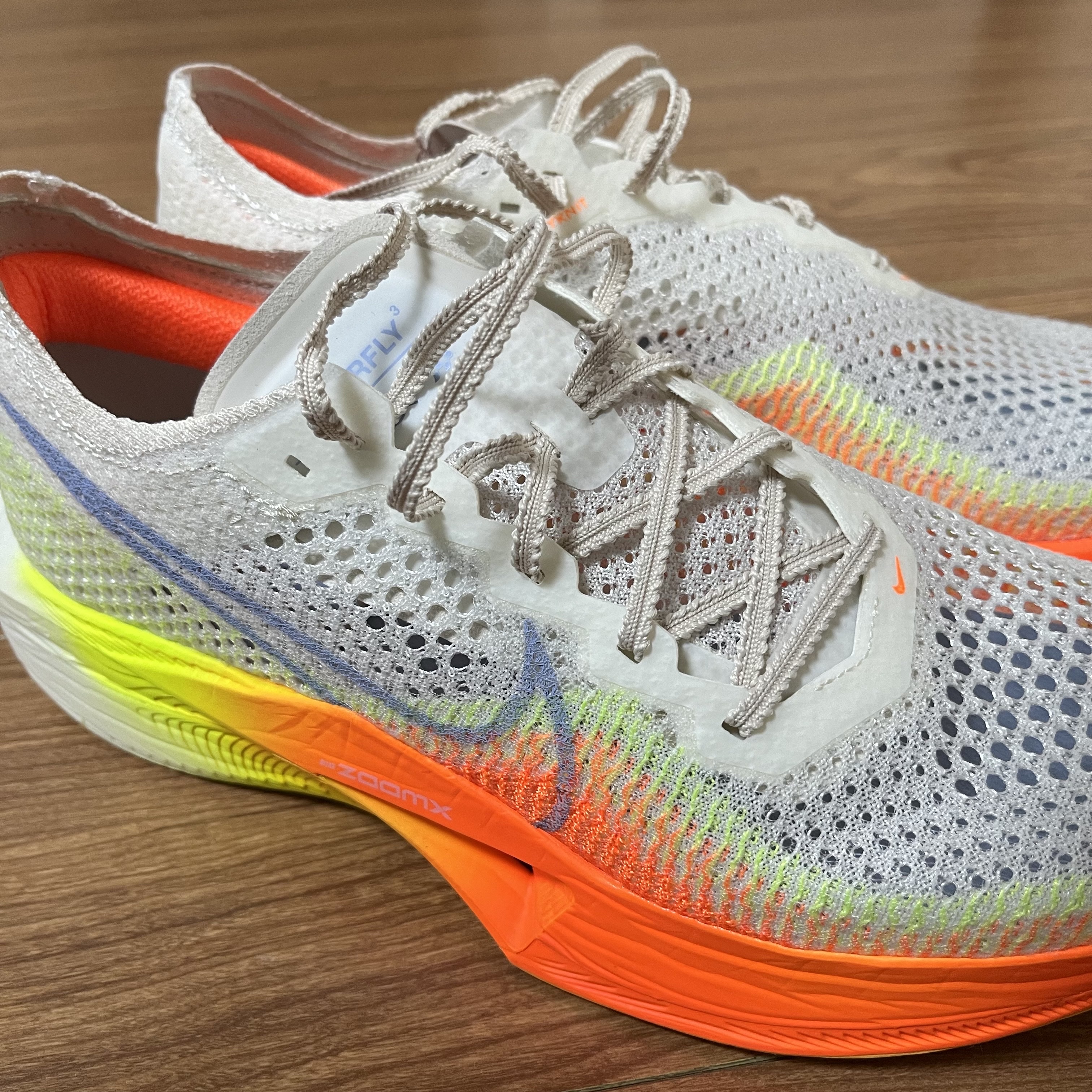 Nike ZoomX Vaporfly Next% 3 Sail Cobalt Bliss Total Orange 착용 스타일 - 1