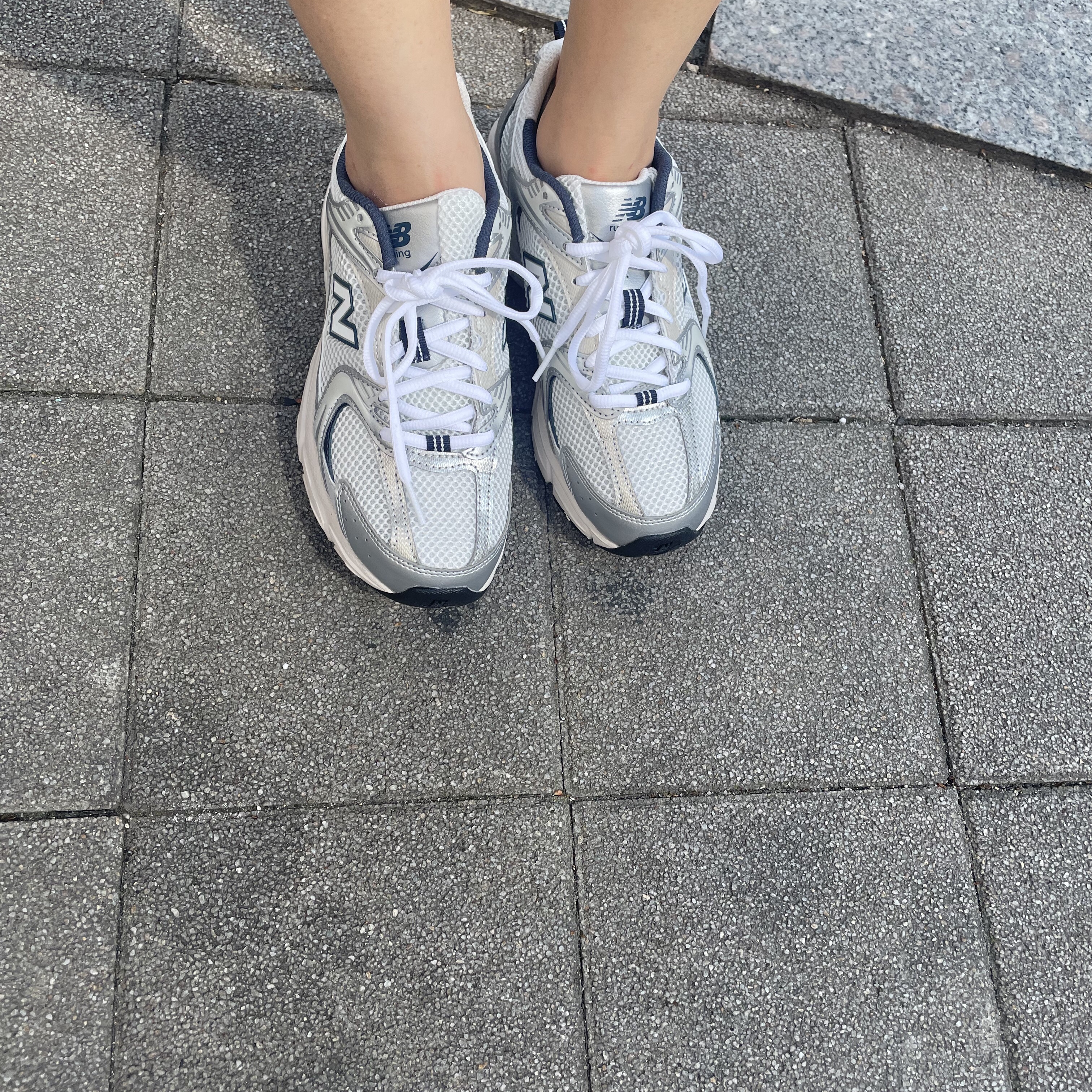 New Balance 530 Steel Grey 착용 스타일