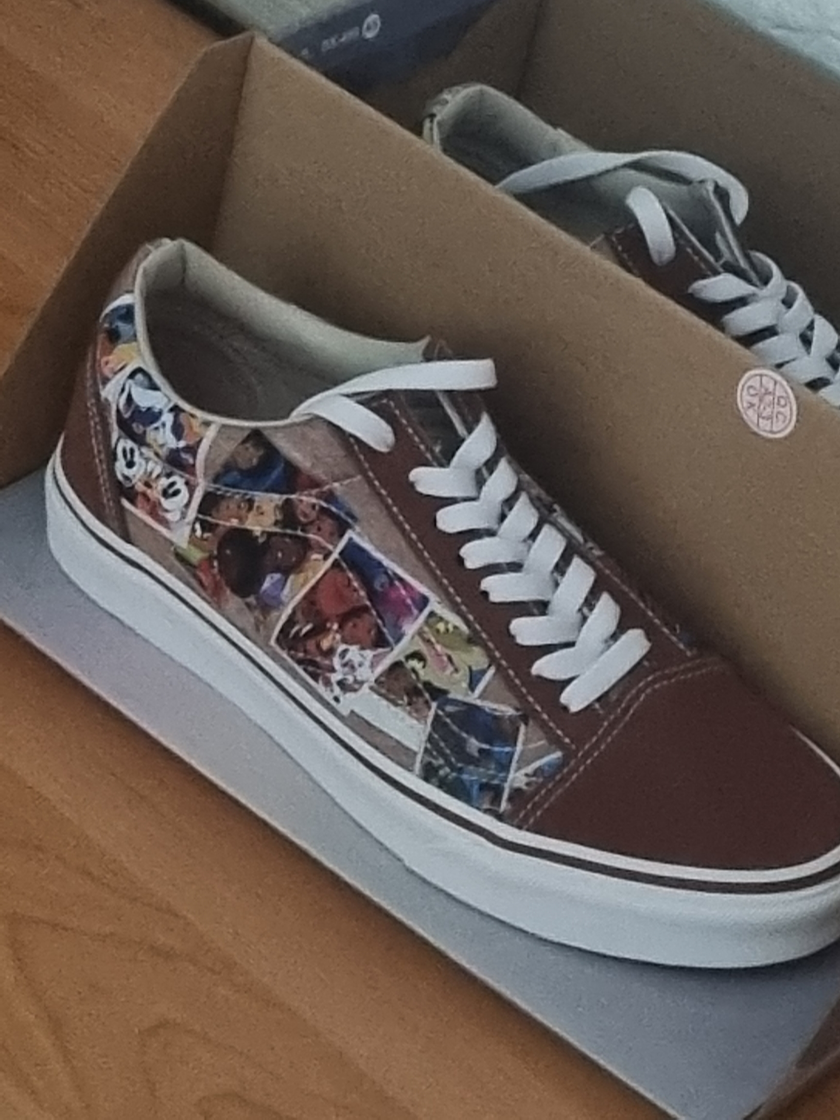 Vans x Disney 100th Anniversary Scrap Book Old Skool Brown 착용 스타일