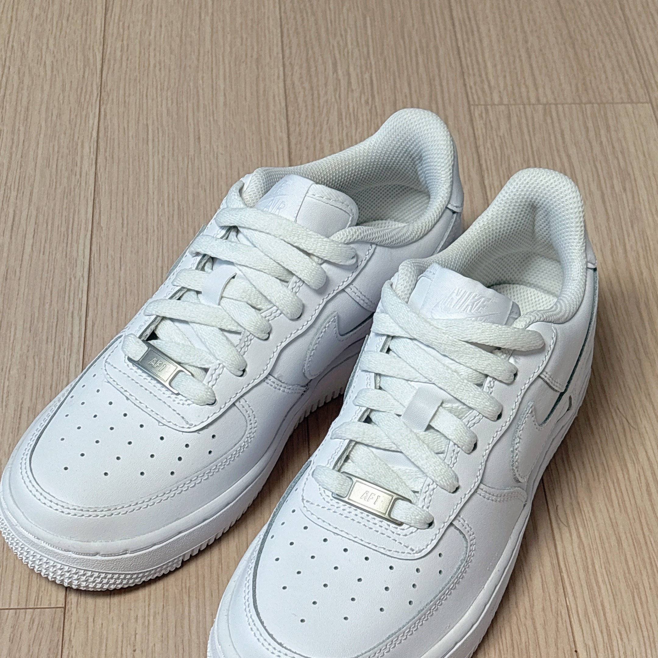 (GS) Nike Air Force 1 LE White 착용 스타일 - 2