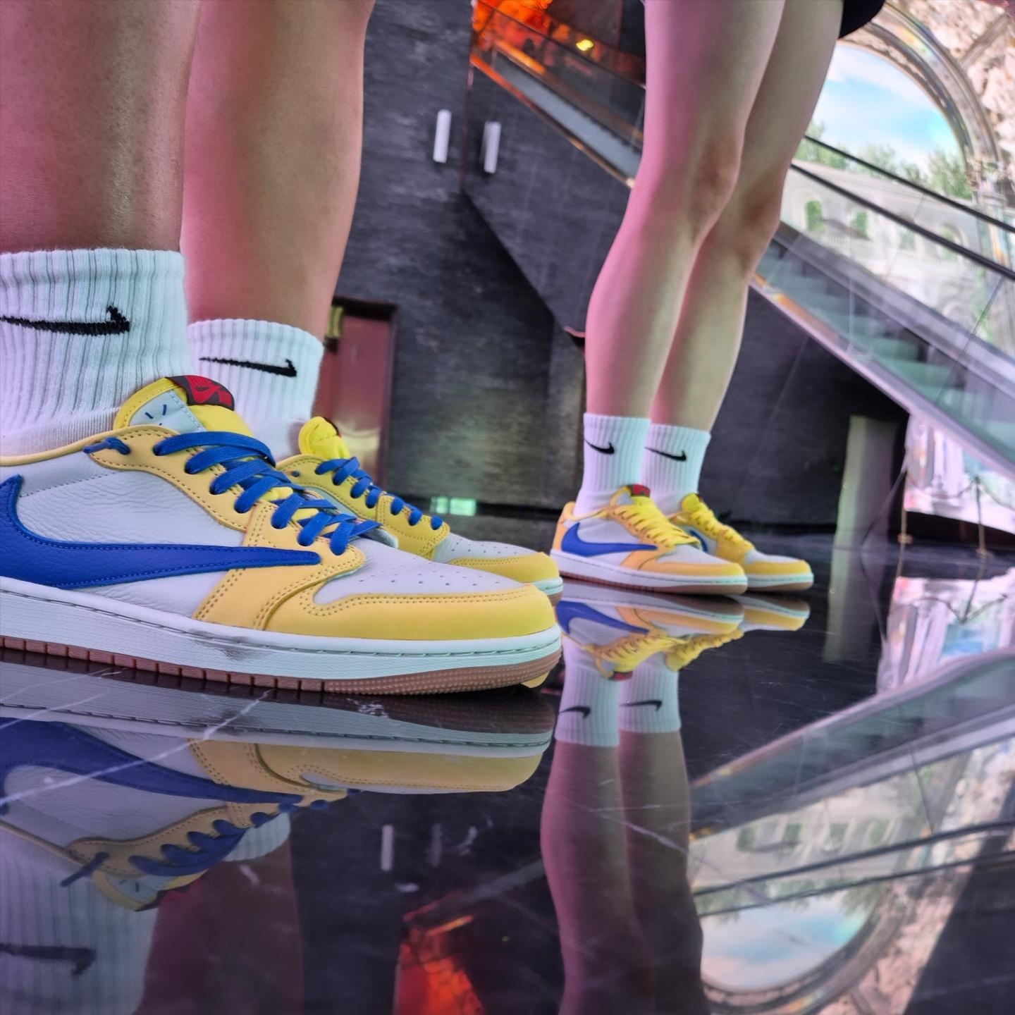 (W) Jordan 1 x Travis Scott Retro Low OG SP Canary 착용 스타일