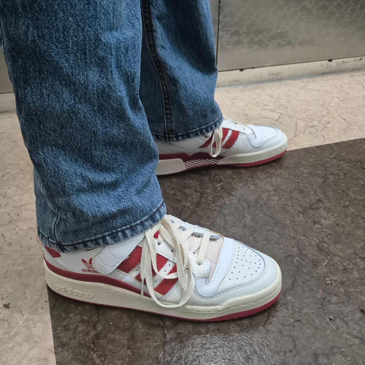 Adidas Forum 84 Low Team Power Red 착용 스타일 - 2