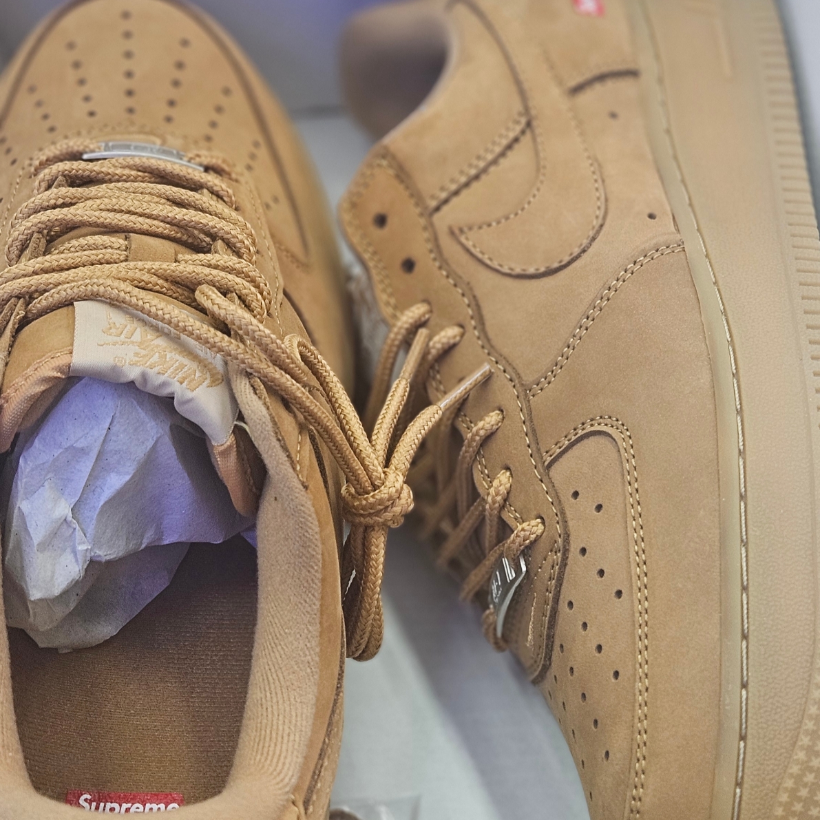 Nike x Supreme Air Force 1 Low Flax 착용 스타일