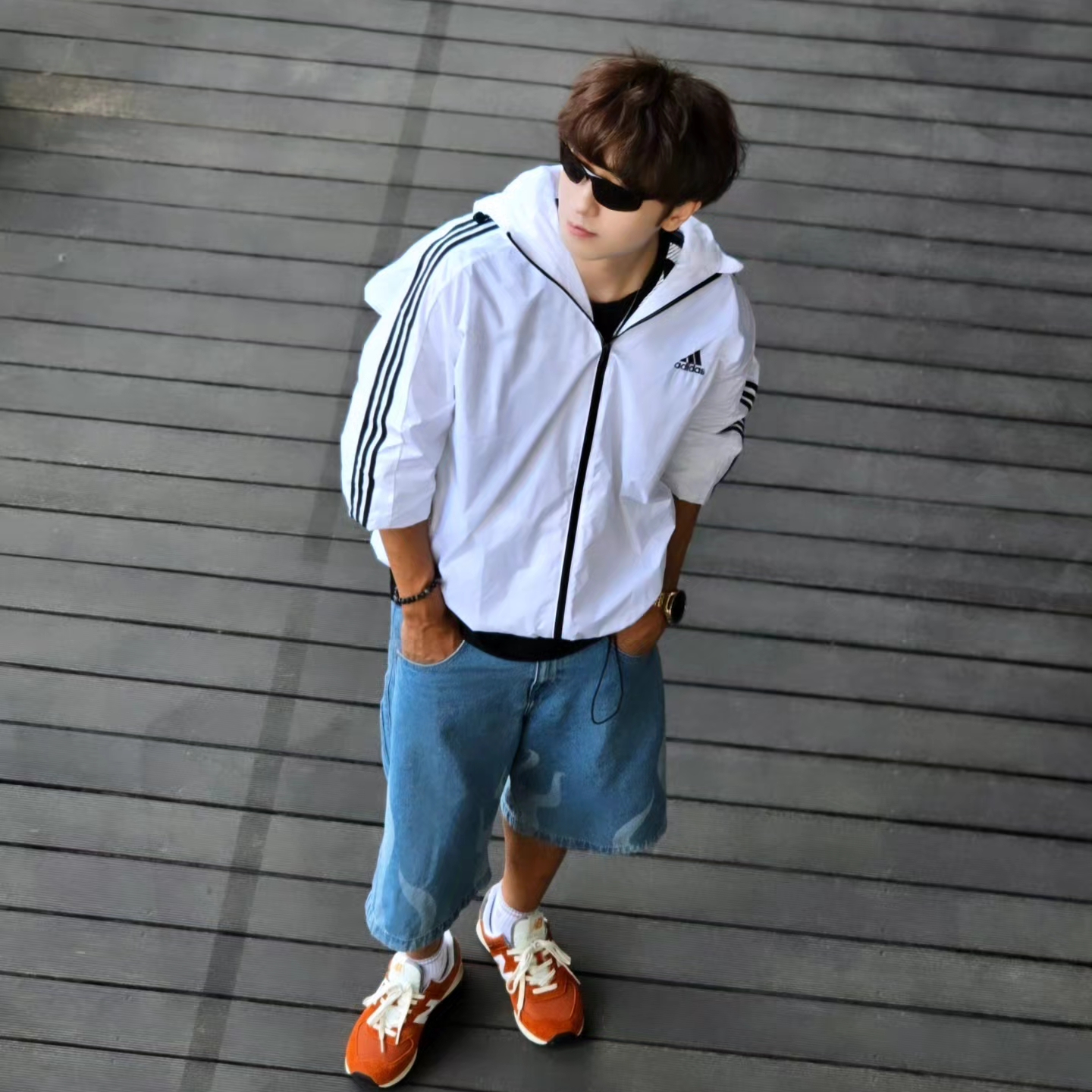 Stussy World Tour T-Shirt White, Adidas Essential 3S Woven Windbreaker Jacket White - KR Sizing 착용 스타일 - 4