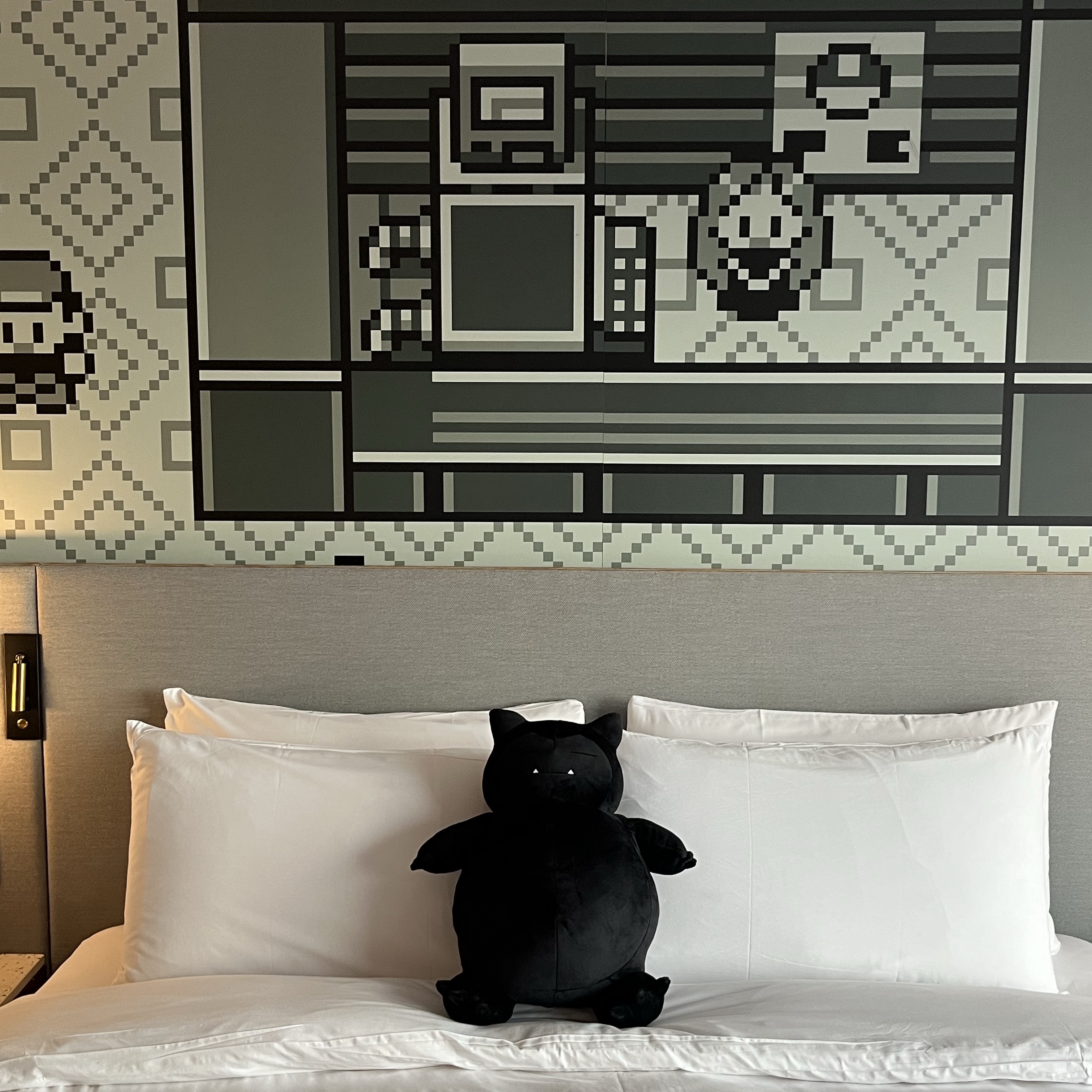 Fragment x Pokemon INN Thunderbolt Project TBP Plush Kabigon M Black, Fragment x Pokemon INN Thunderbolt Project TBP Mascot Key Ring Pikachu Black 착용 스타일 - 1
