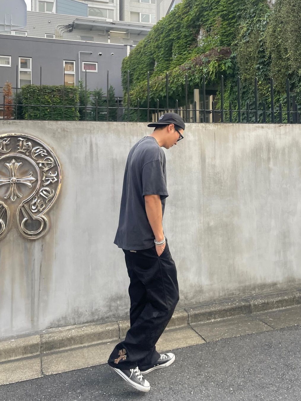 Chrome Hearts Leather Cross Sweatpants Black, Chrome Hearts Mesh Varsity Pants Black 착용 스타일 - 4