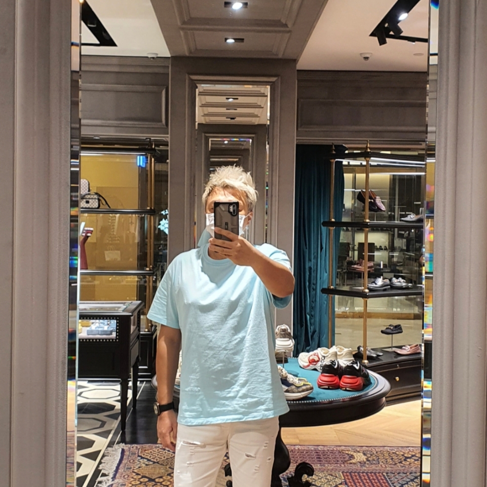 Gucci Sneakers in Leather with Web White Blue 착용 스타일 - 2