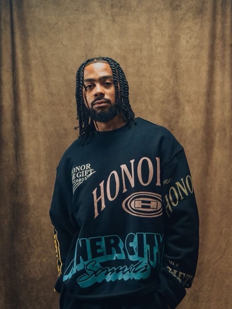 Honor The Gift Studio Crewneck 2.0 Black - 24FW 착용 스타일 - 2