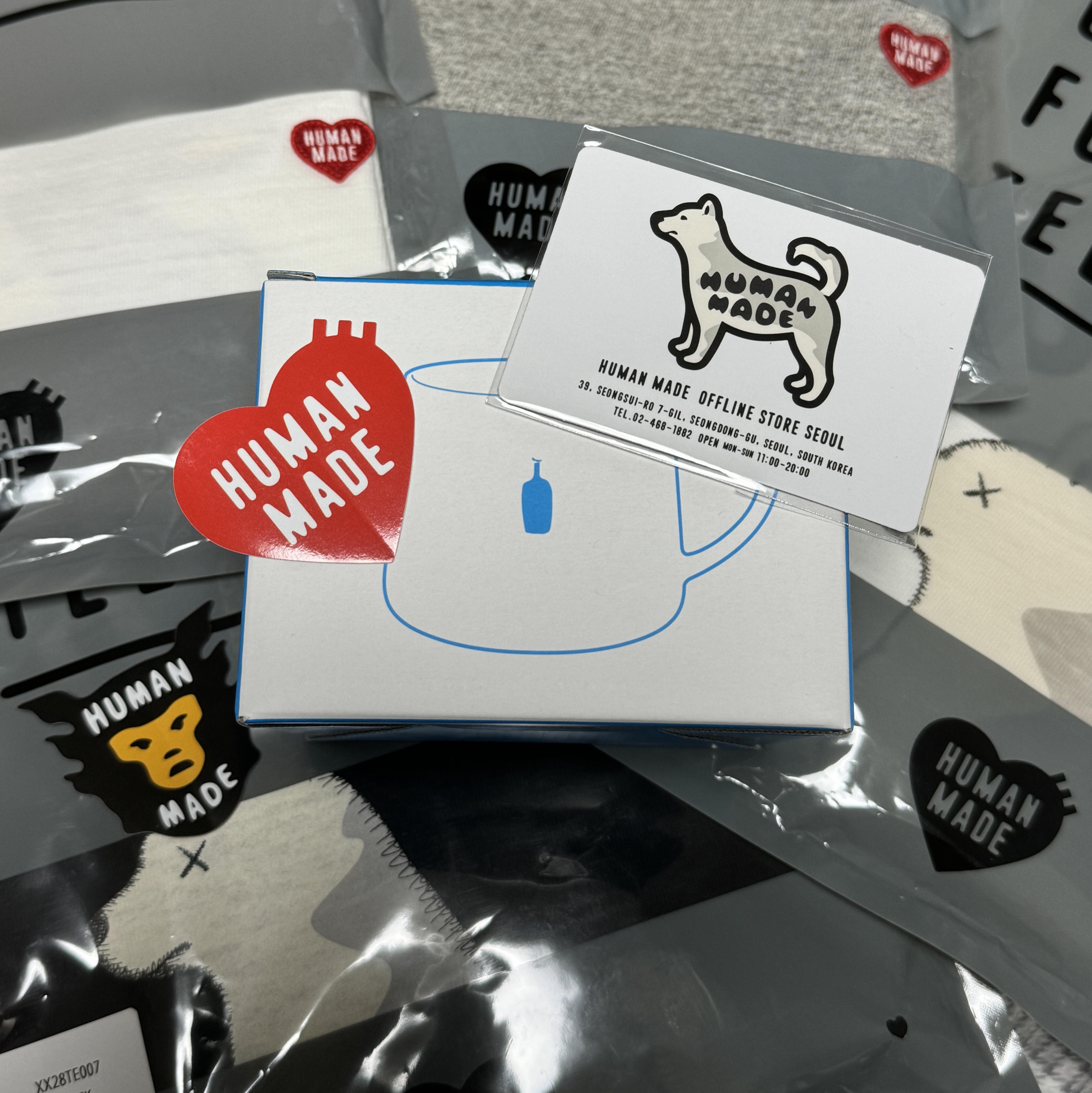 Human Made x Kaws Graphic T-Shirt Black - Seoul Store Exclusive, Human Made x Kaws Graphic T-Shirt White - Seoul Store Exclusive ์ฐฉ์ฉ ์คํ์ผ - 1