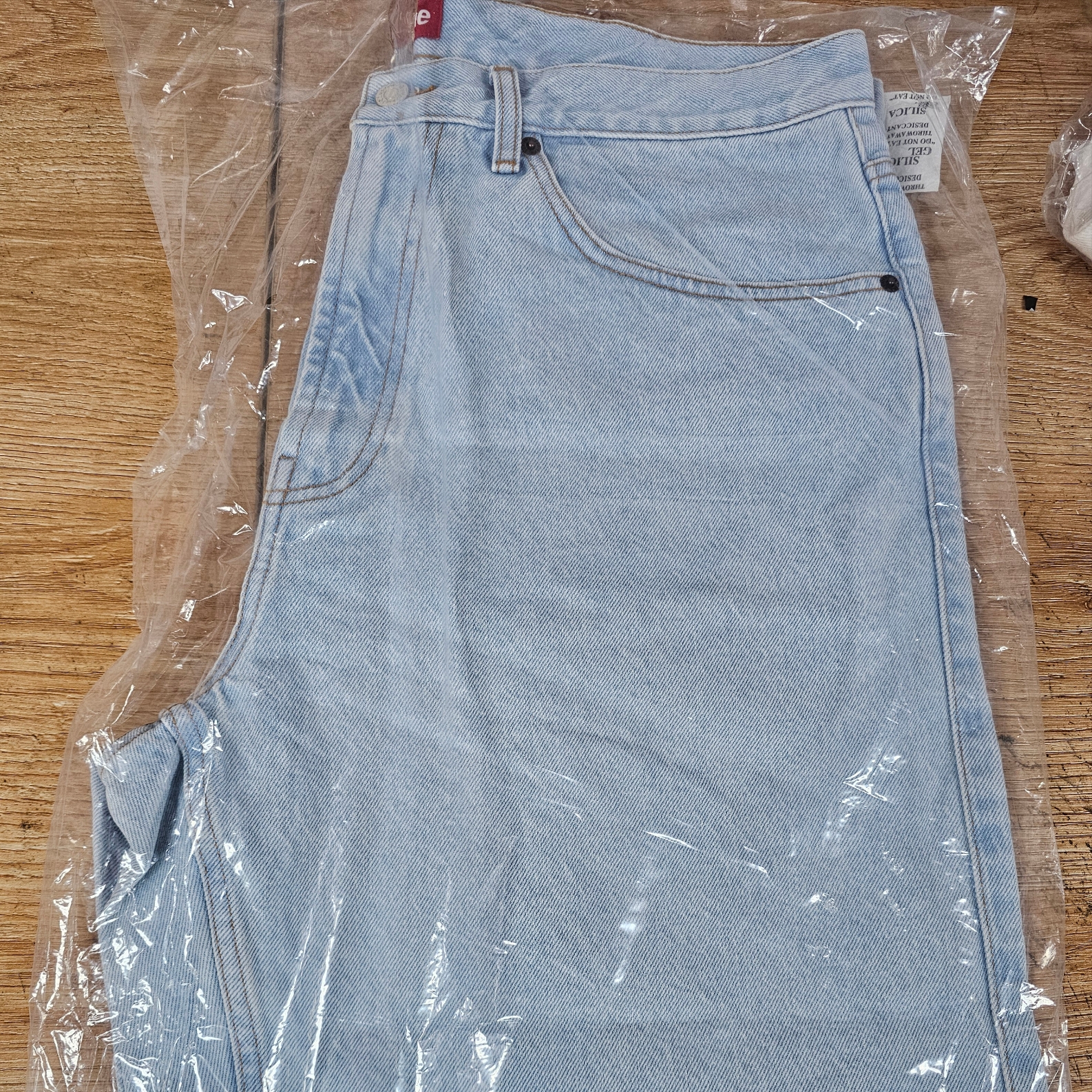 Supreme Baggy Denim Short Washed Indigo - 24SS 착용 스타일