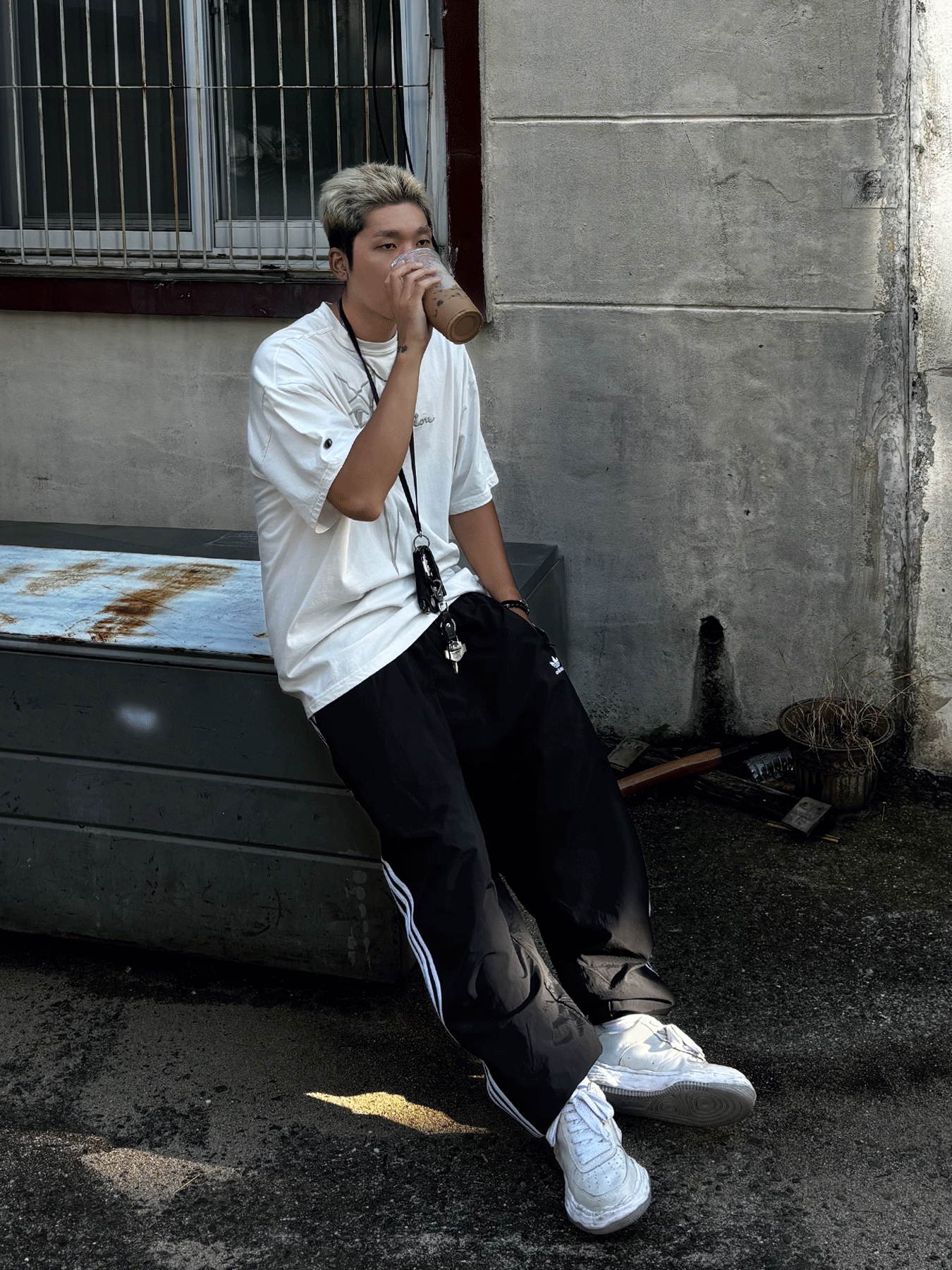 Maison Mihara Yasuhiro Wayne Puffer OG Sole Leather Low-top Sneakers White 착용 스타일 - 4