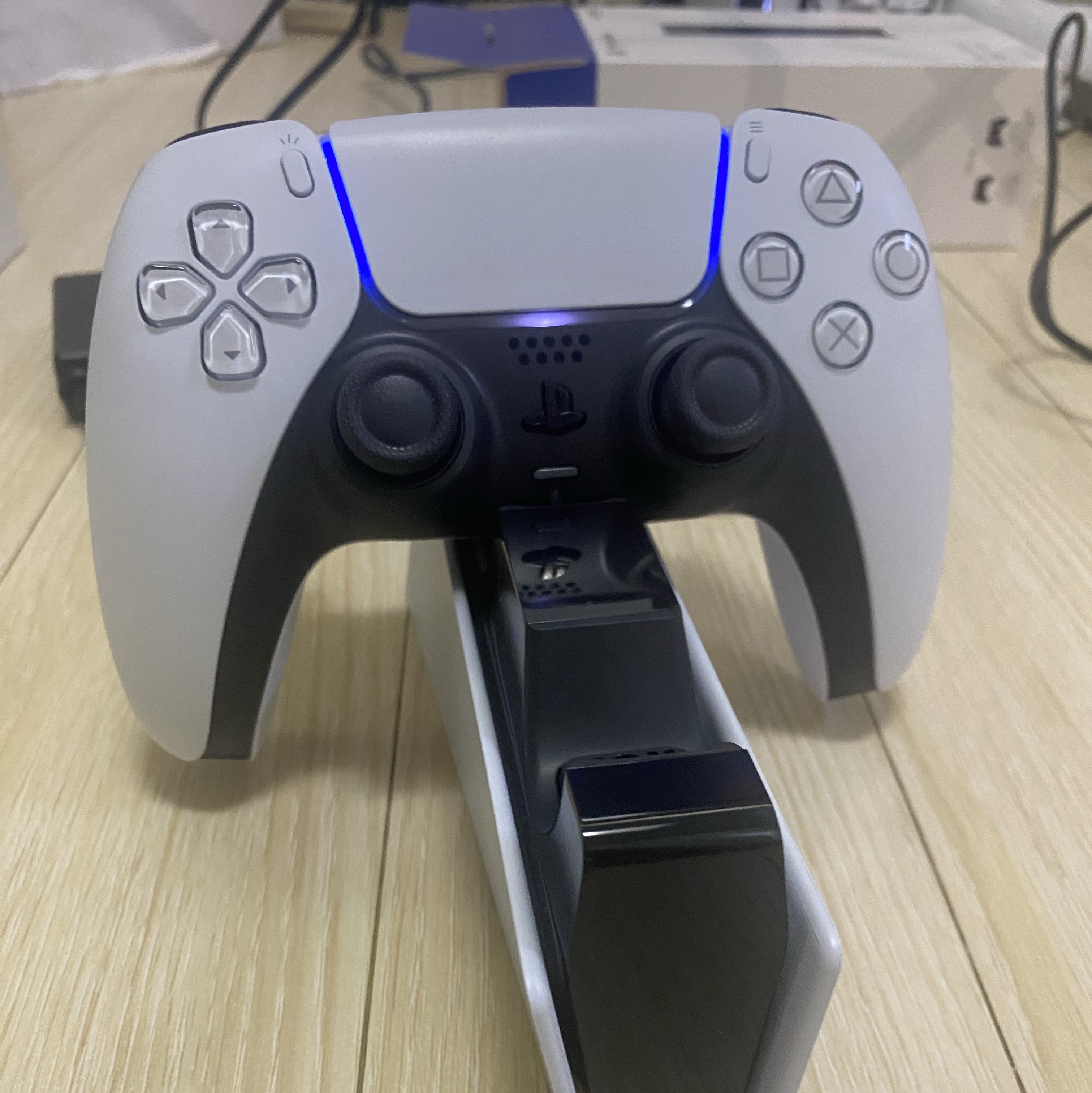 PlayStation 5 DualSense Charging Station 착용 스타일