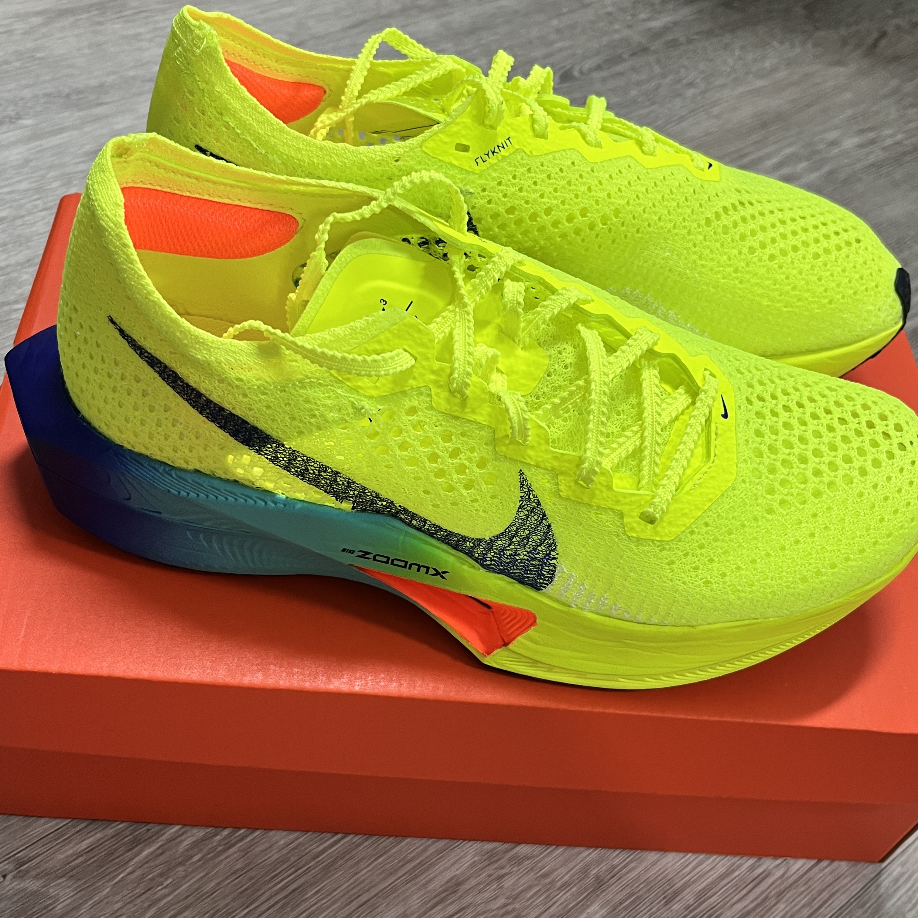 Nike ZoomX Vaporfly Next% 3 Volt Scream Green 착용 스타일