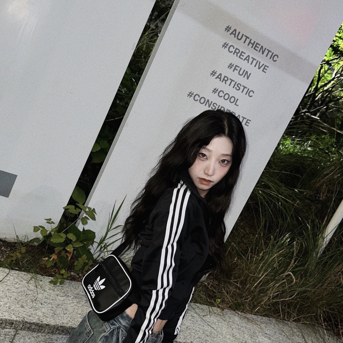 (W) Adidas Adicolor Classic Firebird Track Top Black - KR Sizing 착용 스타일 - 1
