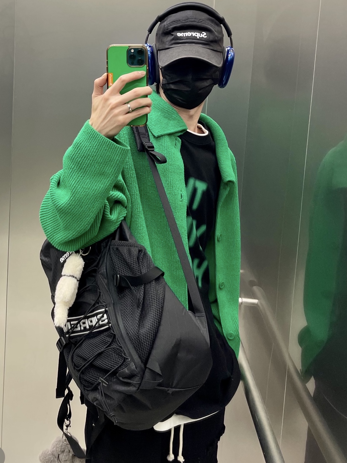 Godashin Cats Keyring Grey, Supreme Backpack Black - 23FW 착용 스타일