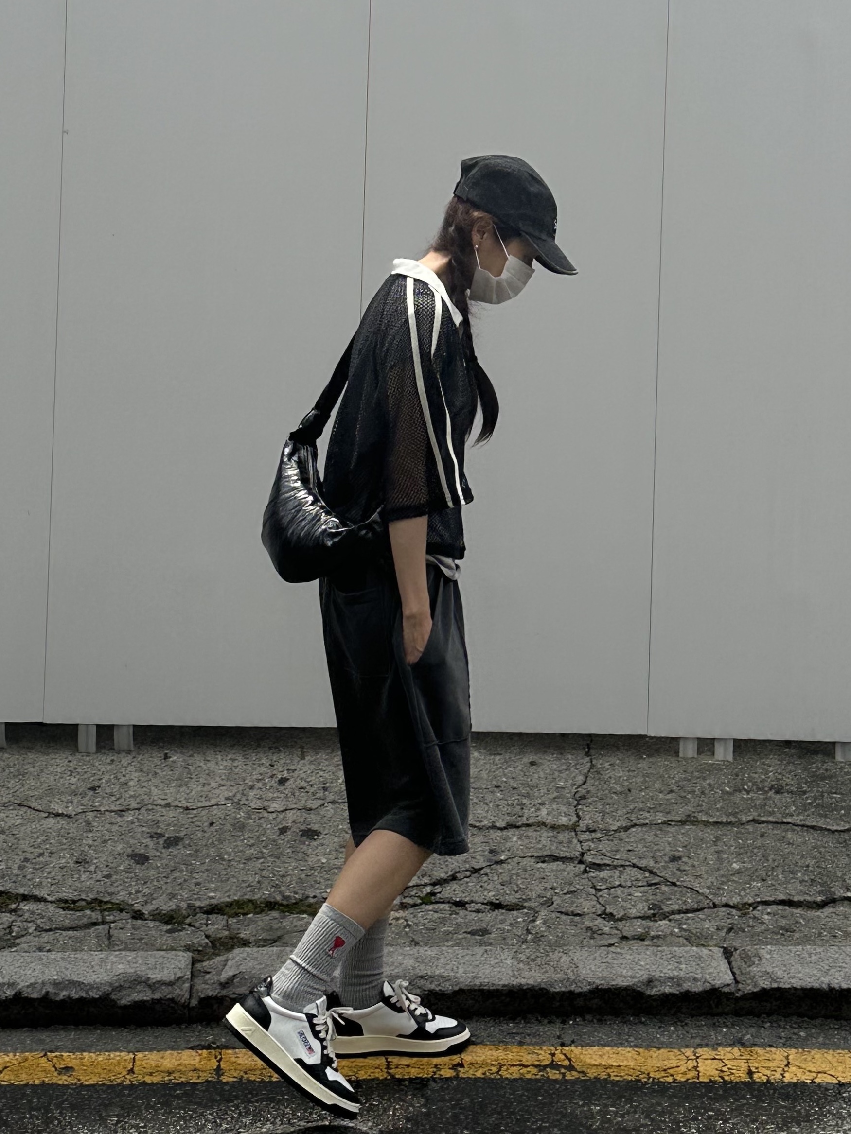 Supreme Denim Camp Cap Black - 23SS, Lemaire Small Croissant Bag Coated Linen Canvas Black 착용 스타일 - 2