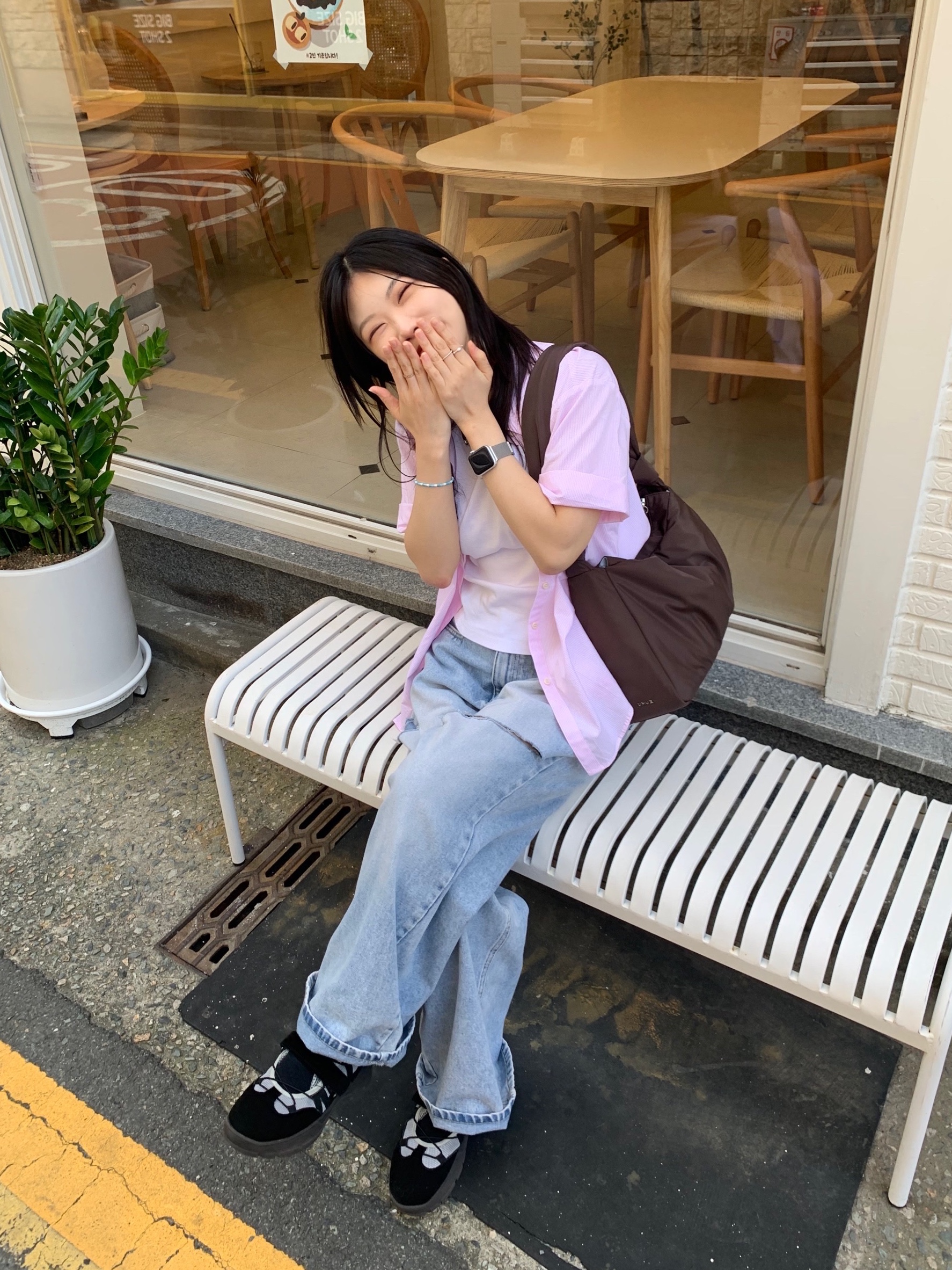 (W) Rockfishweatherwear x Glowny Bryn Velcro Sneakers Black 착용 스타일