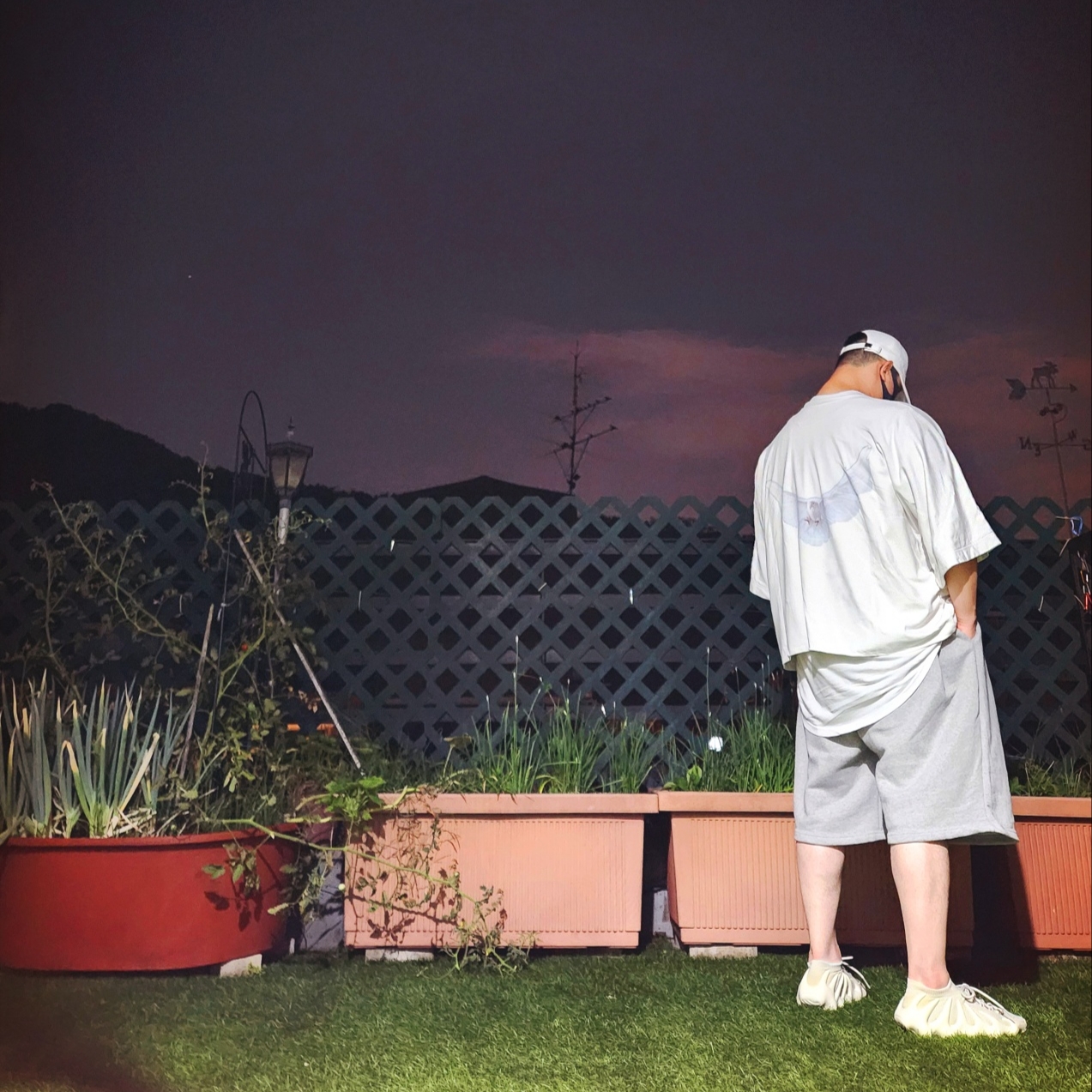 Yeezy Gap Engineered By Balenciaga Dove No Seam T-Shirt White, Adidas Yeezy 450 Cloud White 착용 스타일 - 3