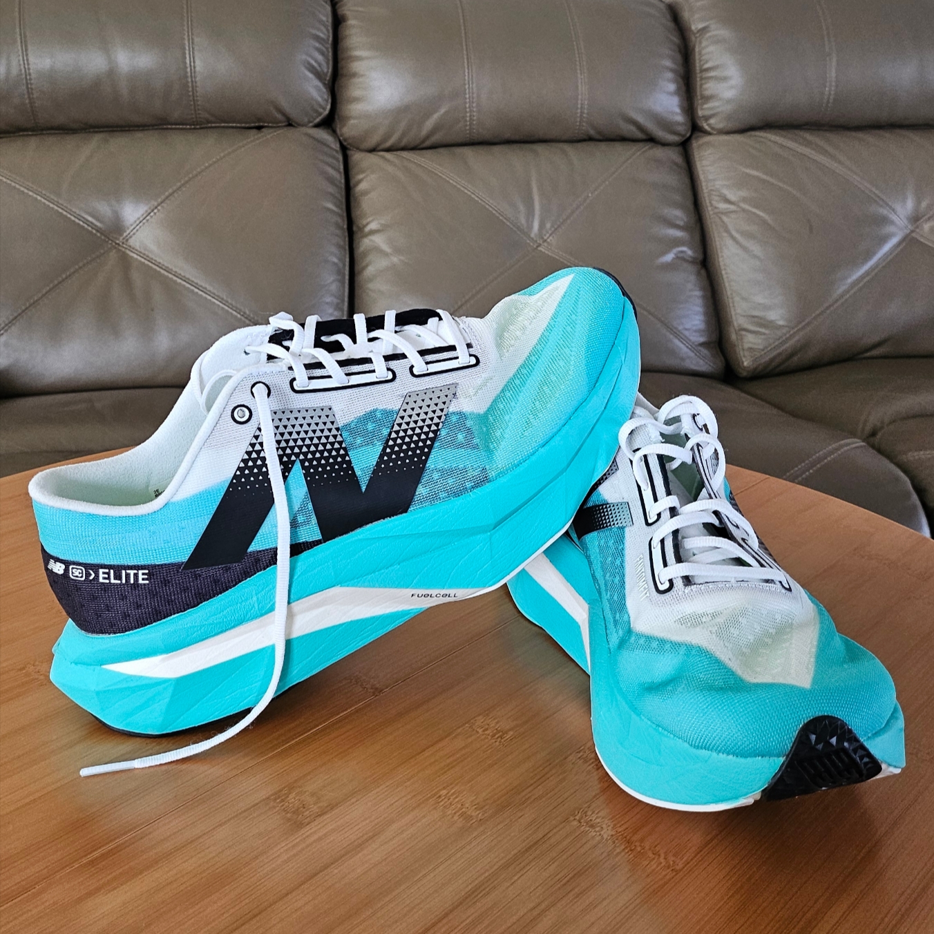 New Balance Fuelcell Supercomp Elite v4 Cyber Jade White - 2E Wide 착용 스타일 - 2