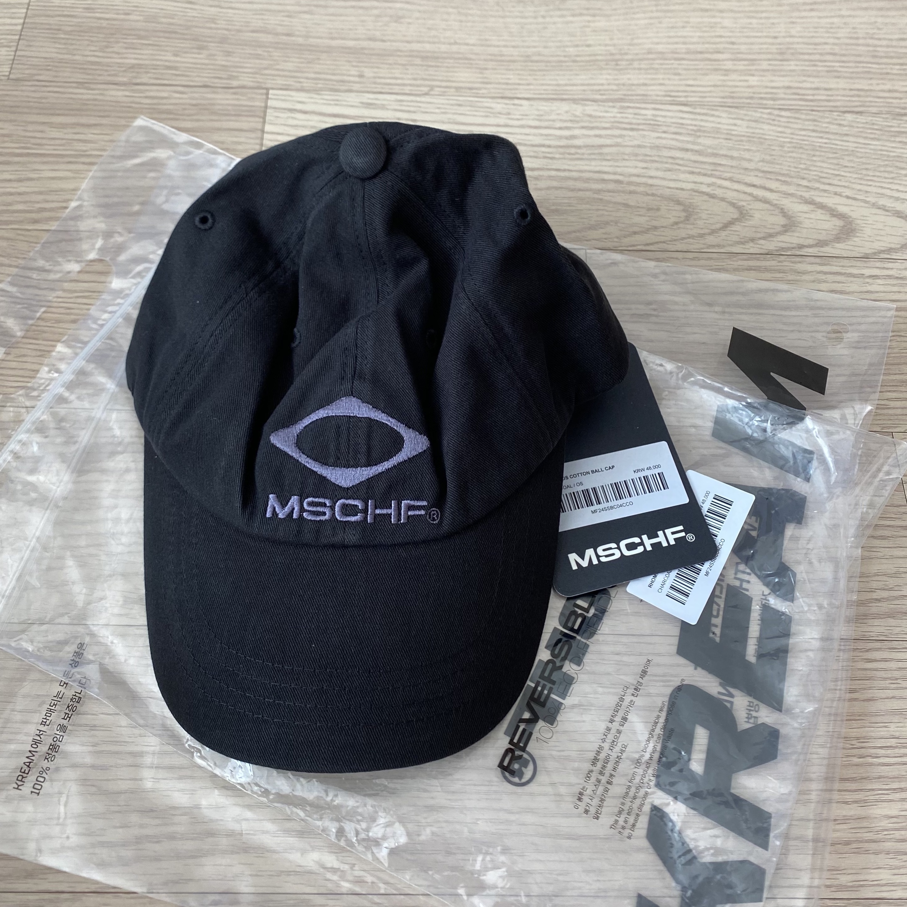 Mischief Rhombus Cotton Ball Cap Charcoal 착용 스타일