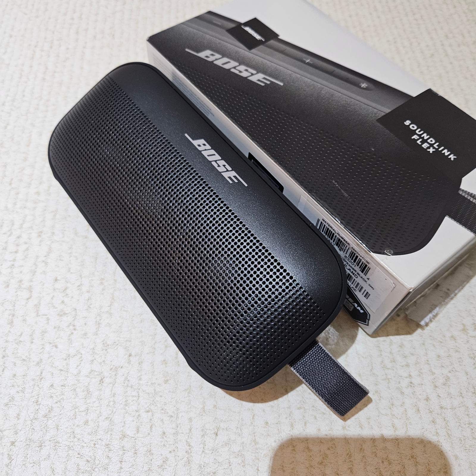 BOSE Soundlink Flex Bluetooth Speaker Black (Korean Ver.) 착용 스타일