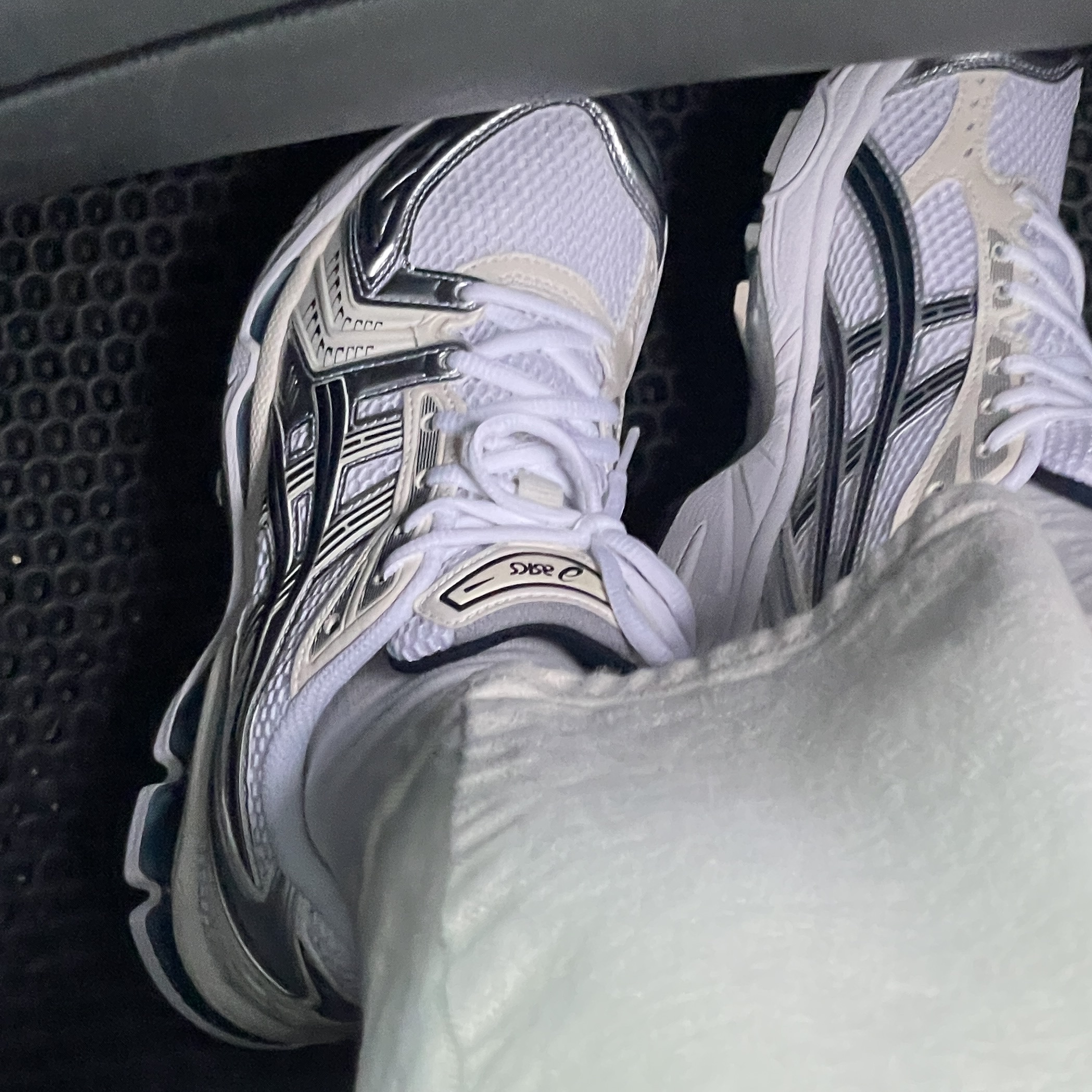 (W) Asics Gel-Kayano 14 White Midnight 착용 스타일