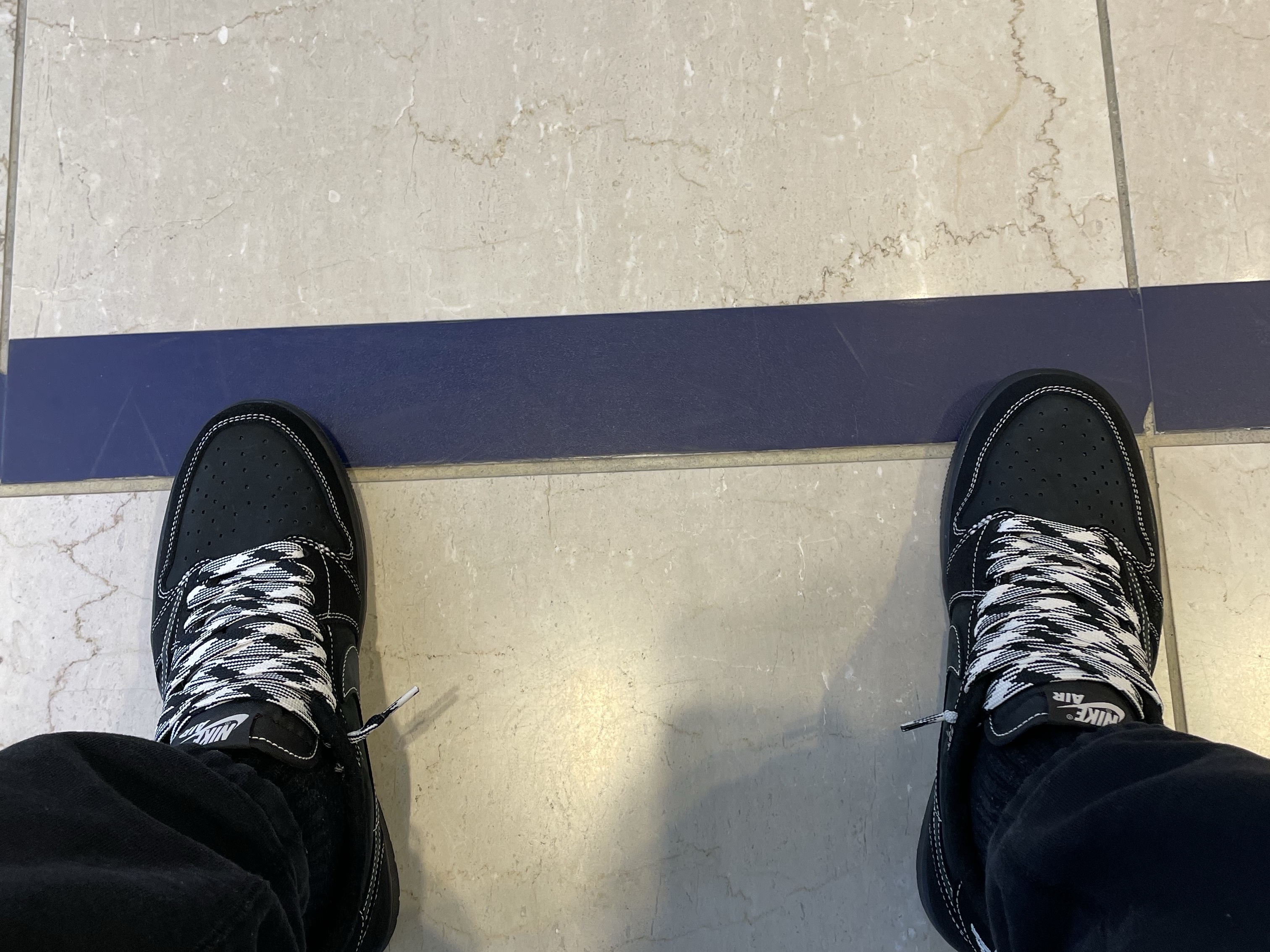 Jordan 1 x Travis Scott Retro Low OG SP Black Phantom 착용 스타일