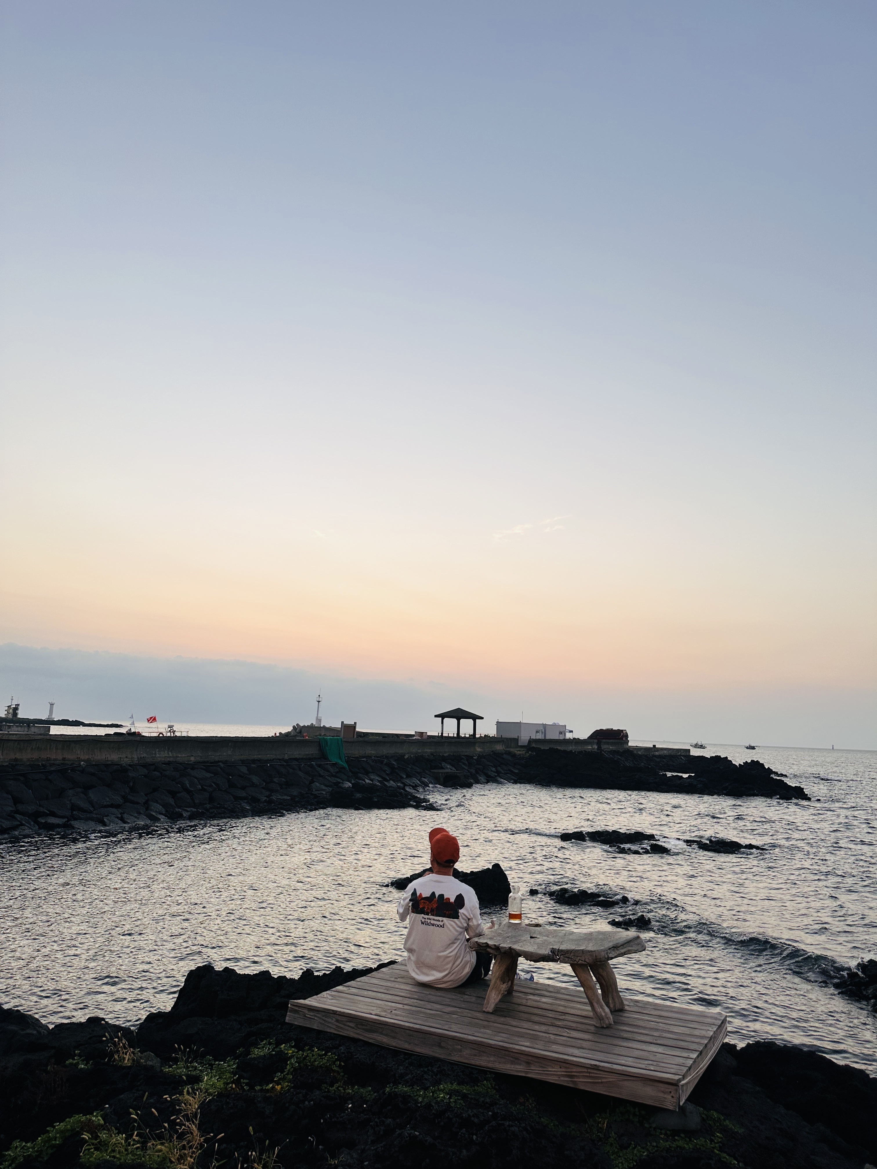 Stussy Basic Stock Low Pro Cap Dusty Orange, Nike ACG Wildwood T-Shirt Summit White - US/EU 착용 스타일 - 1