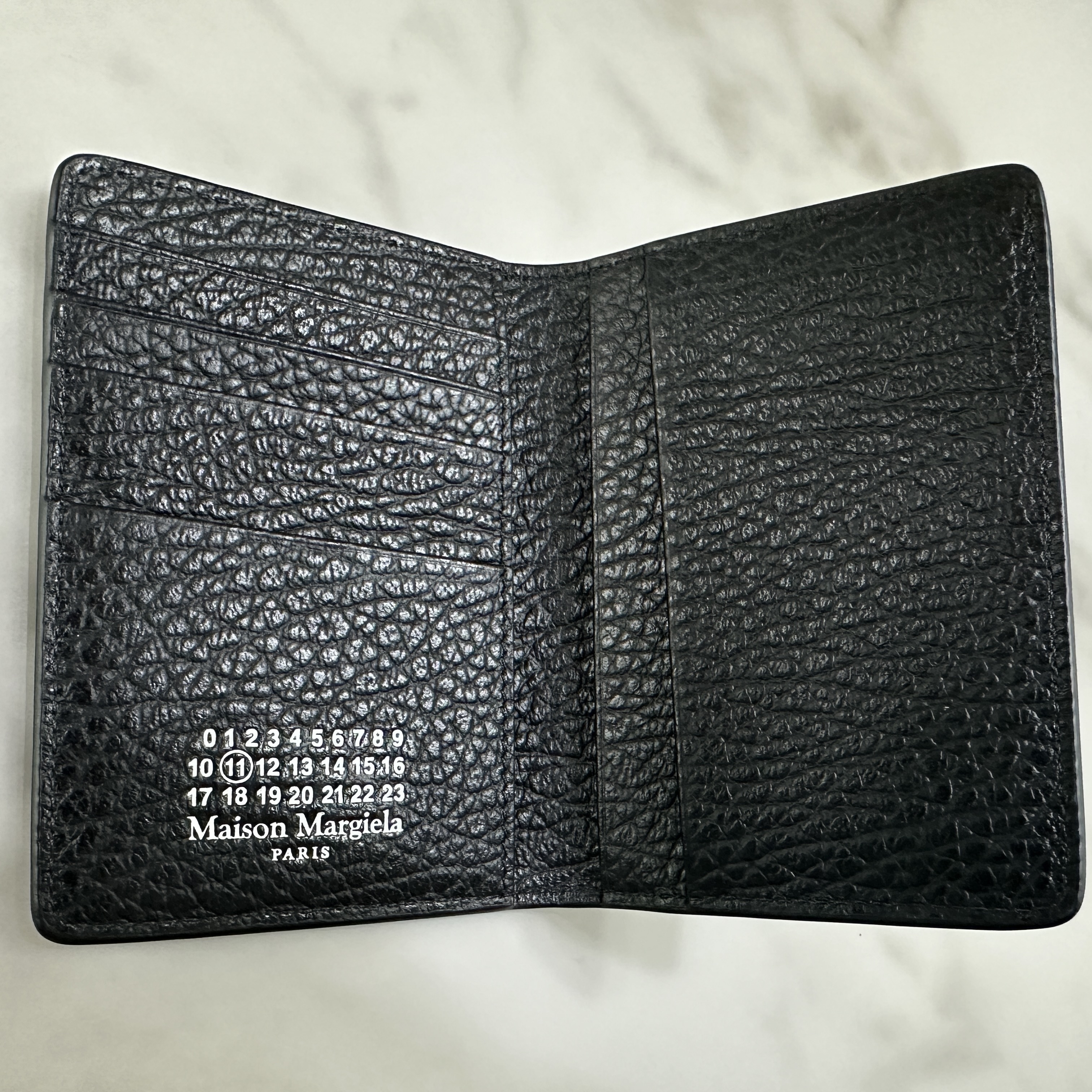 Maison Margiela Bovine Leather Card Holder Black 착용 스타일 - 3