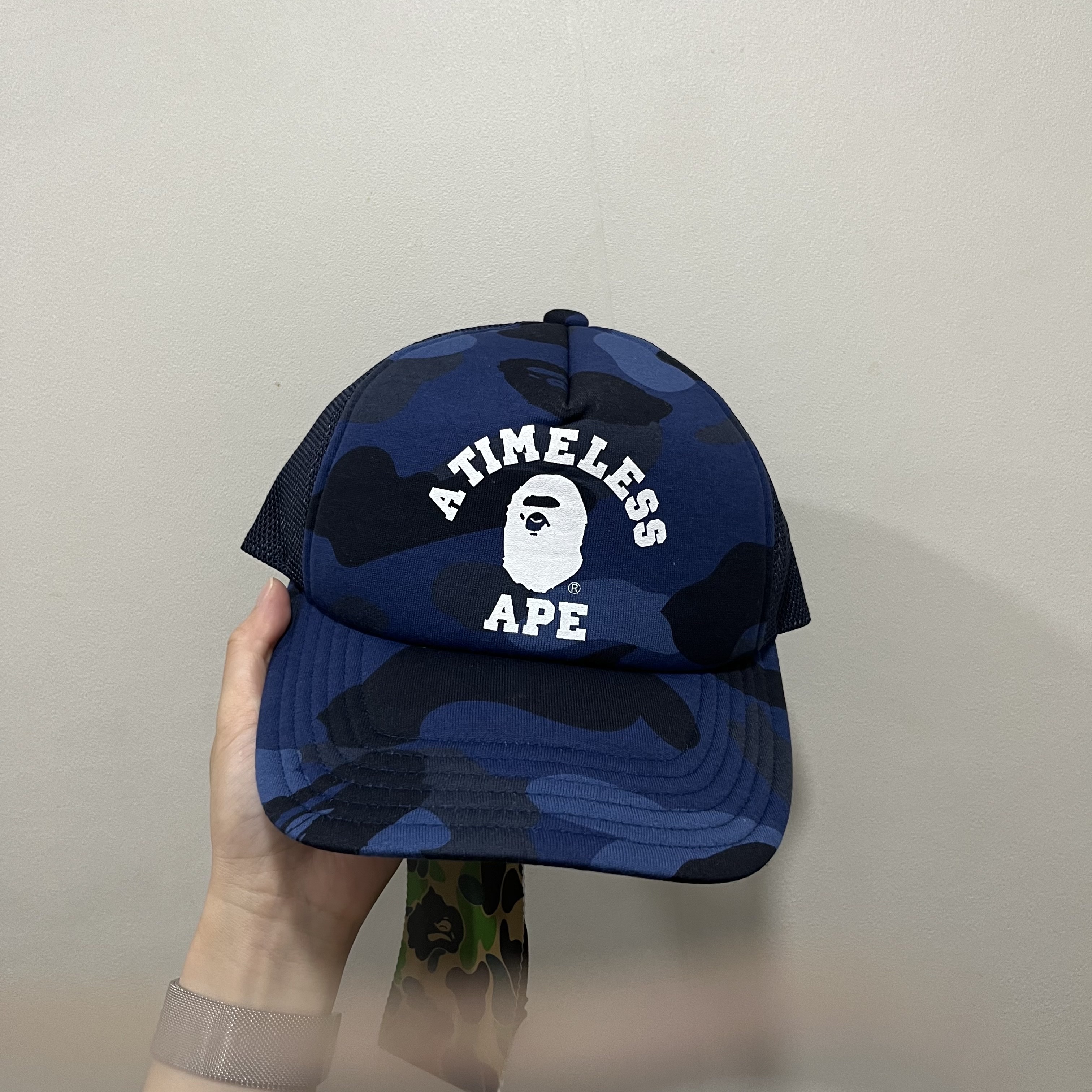 BAPE x JJJJound Color Camo College Mesh Cap Navy 착용 스타일