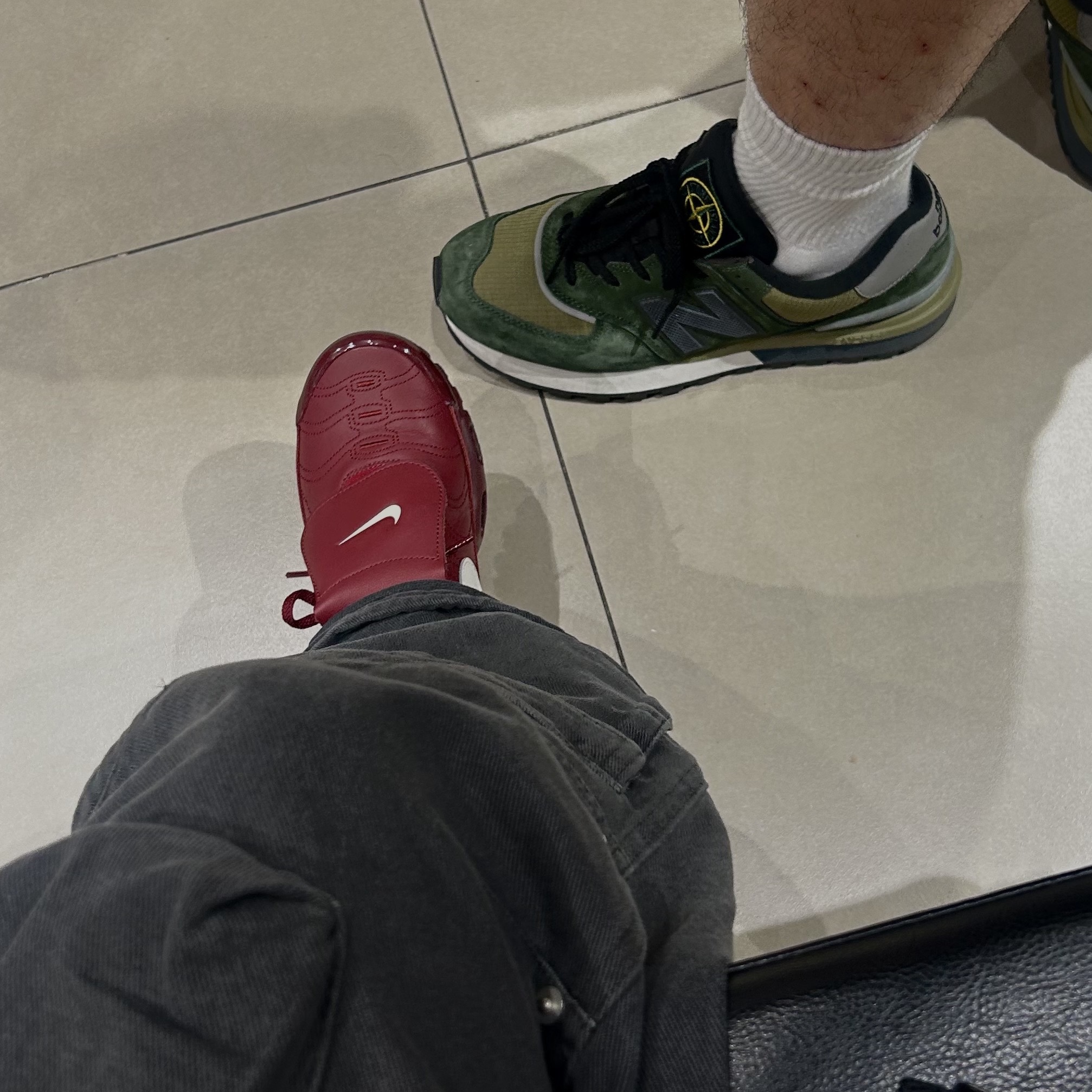 Nike Air Max Plus TNPO Team Red and Sail, New Balance x Stone Island 574 Legacy Dark Green 착용 스타일
