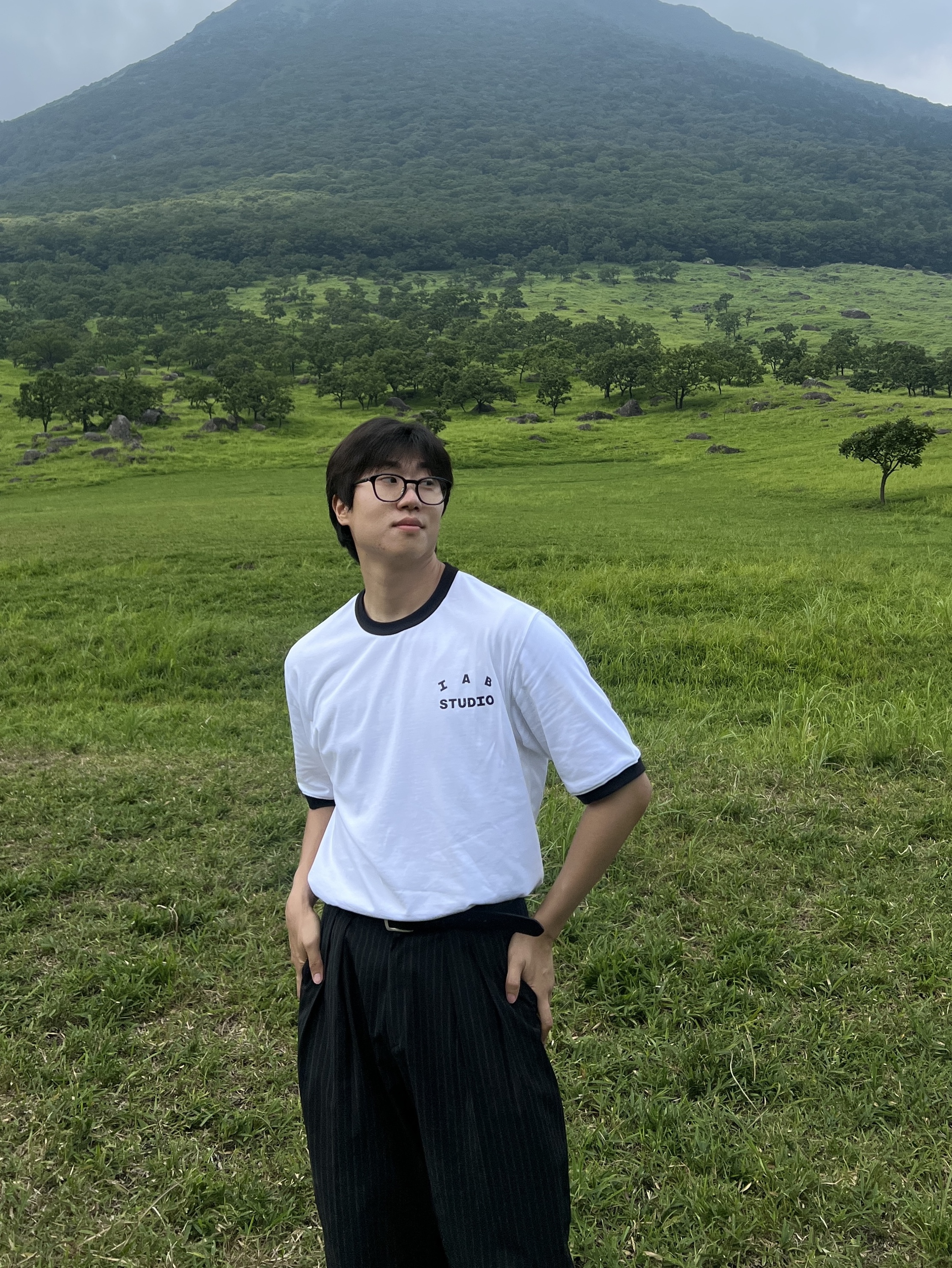 IAB Studio Established T-Shirt White Black, Adidas Superstar Premium White Black 착용 스타일 - 4