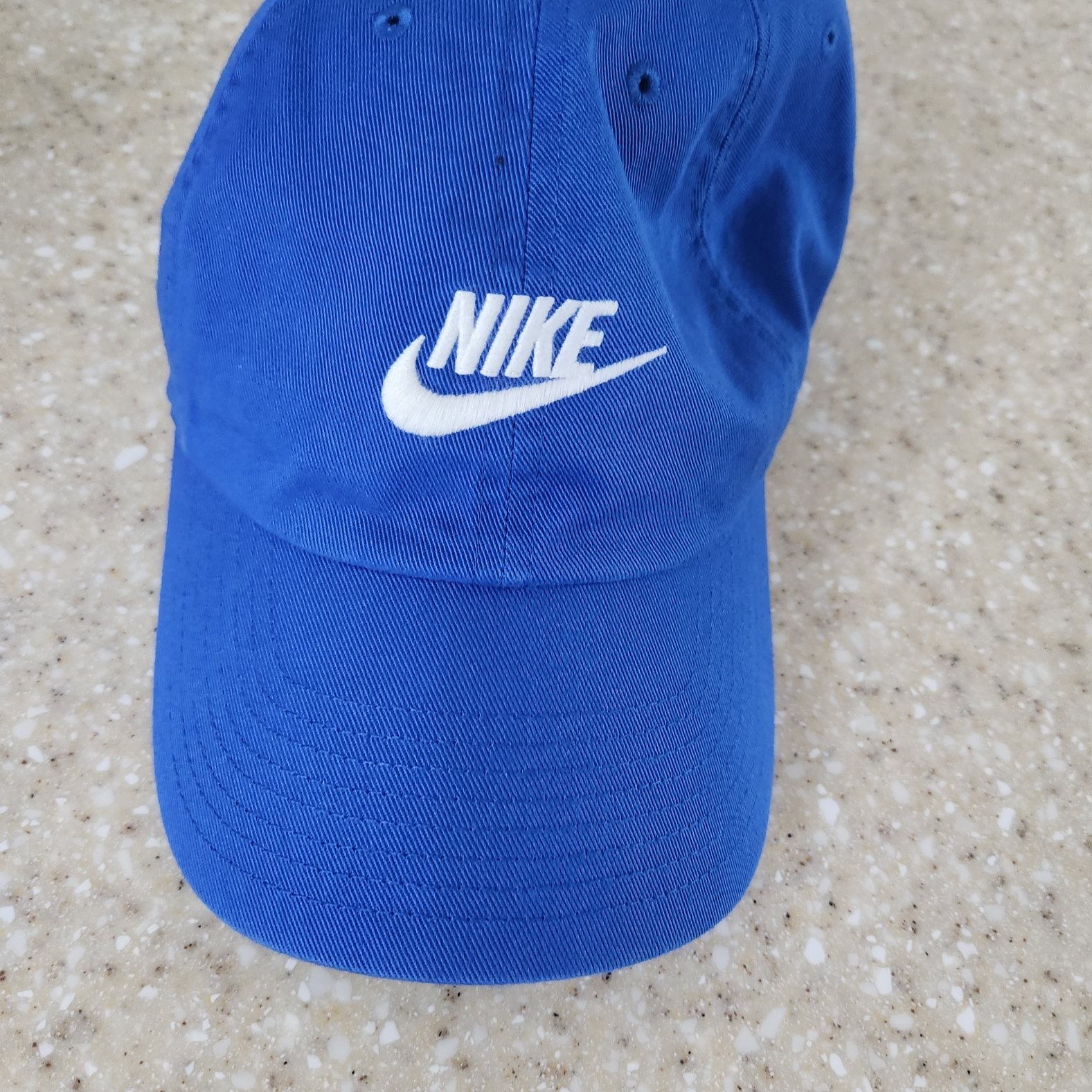 Nike Club Unstructured Futura Washed Cap Game Royal 착용 스타일