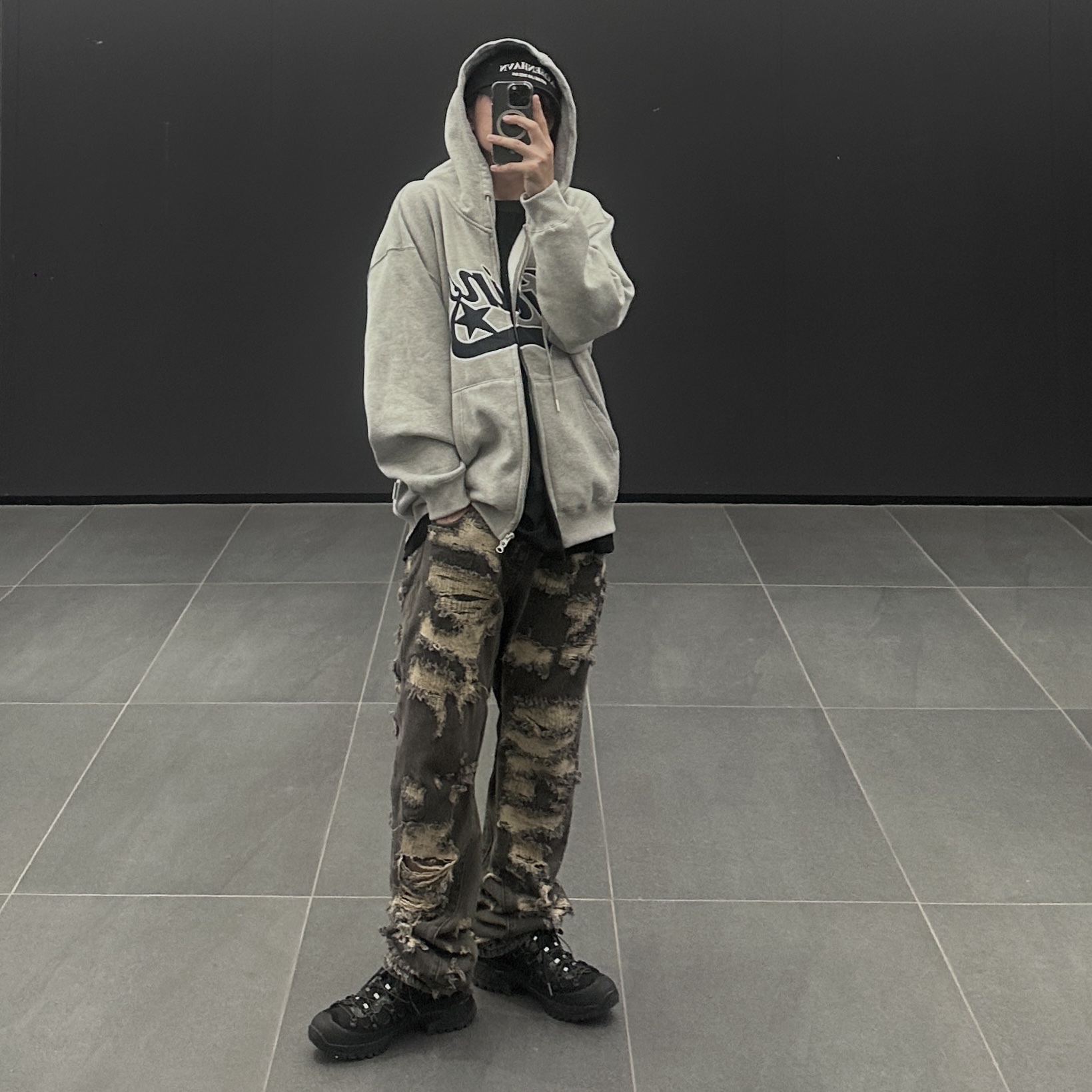 LOSTGARDEN x Kolon Sport Ton Black 착용 스타일