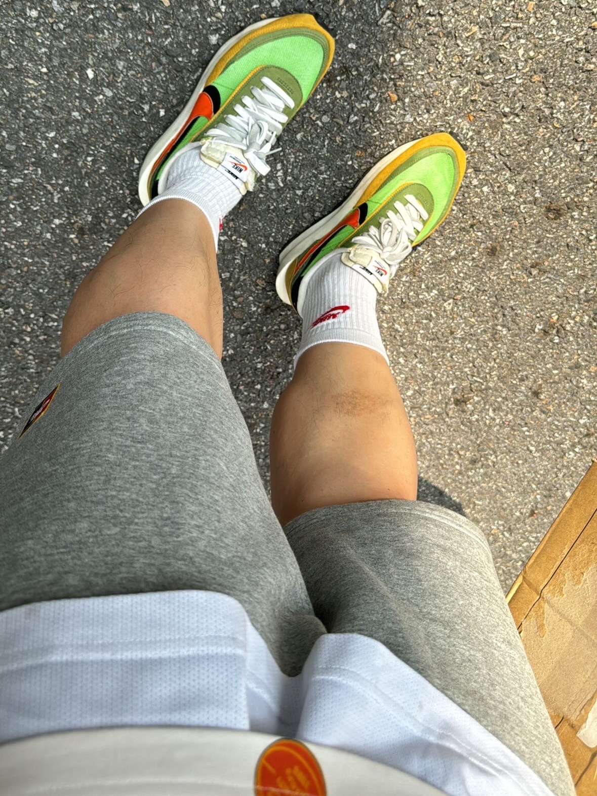 Nike x Sacai LDWaffle Green Multi, Jordan x Russell Westbrook Honor the Gift Men’s T-Shirt - Asia 착용 스타일