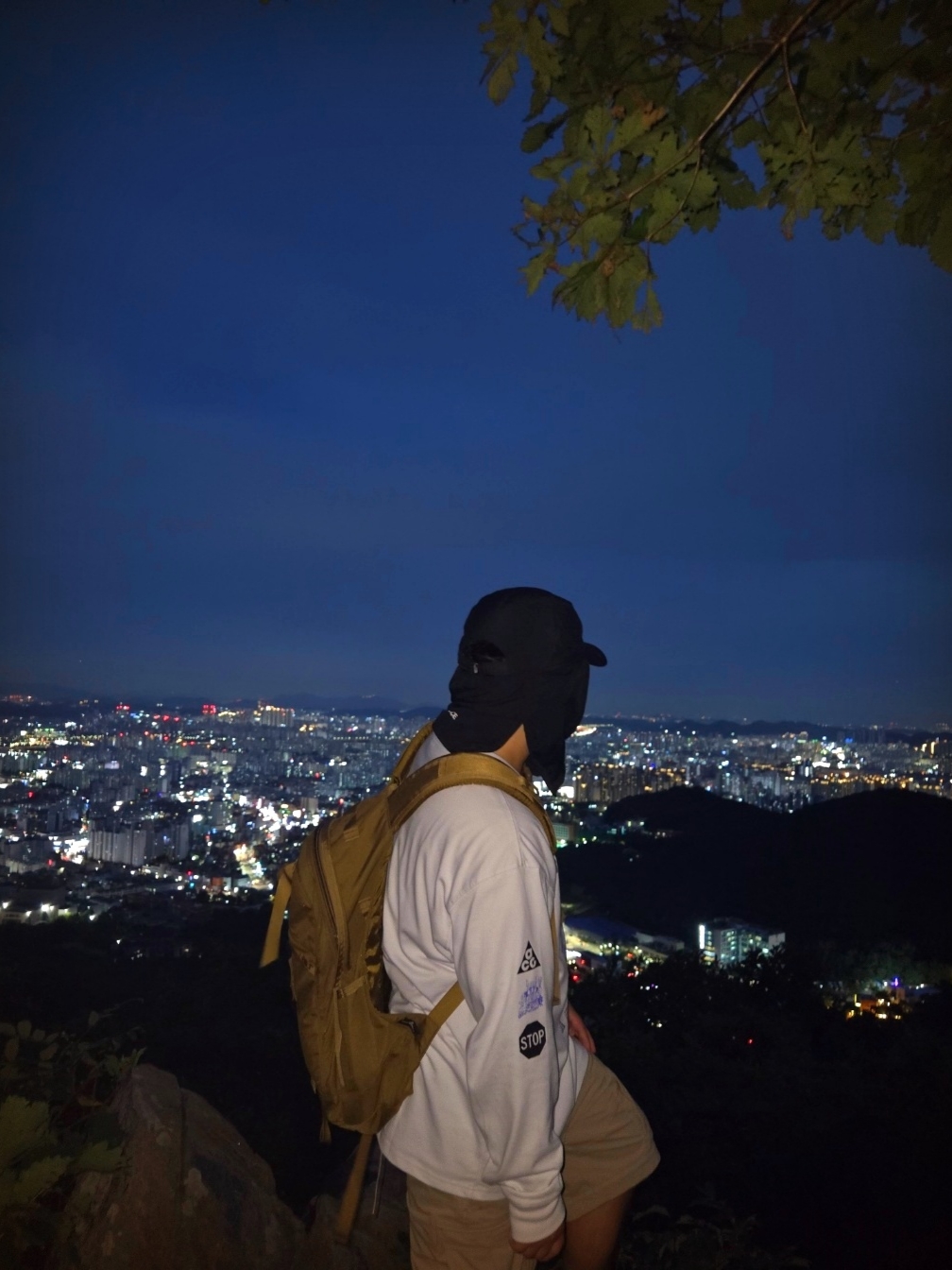 Nike ACG Dri-Fit Long Sleeve T-Shirt Summit White - Asia, Nike ACG Smith Summit Pants Khaki - Asia 착용 스타일 - 1
