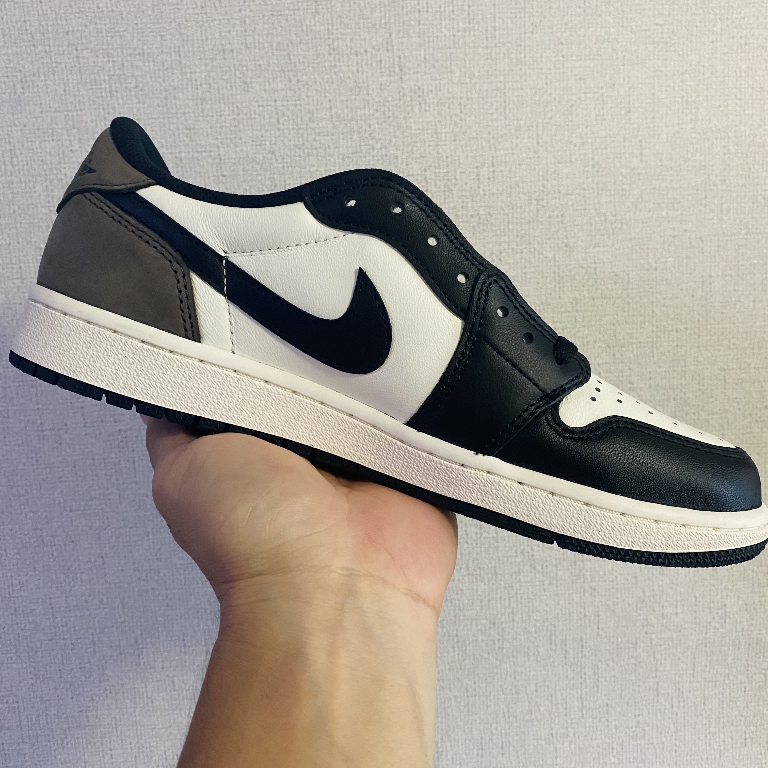 Jordan 1 Retro Low OG Mocha 착용 스타일