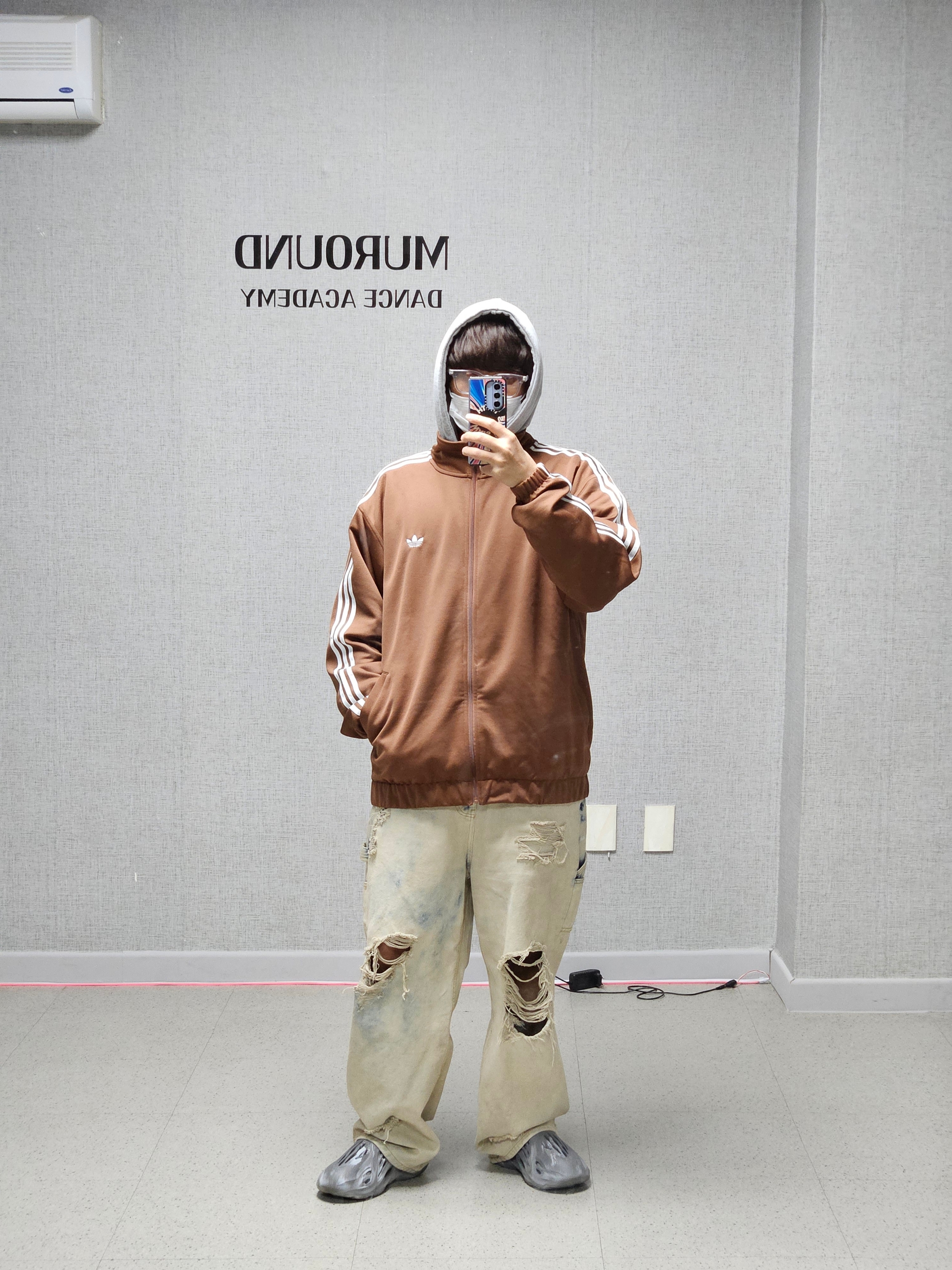 Adidas Yeezy Foam RNNR MX Granite, Adidas Skateboarding Firebird Tracksuit Jacket Preloved Brown - KR Sizing 착용 스타일