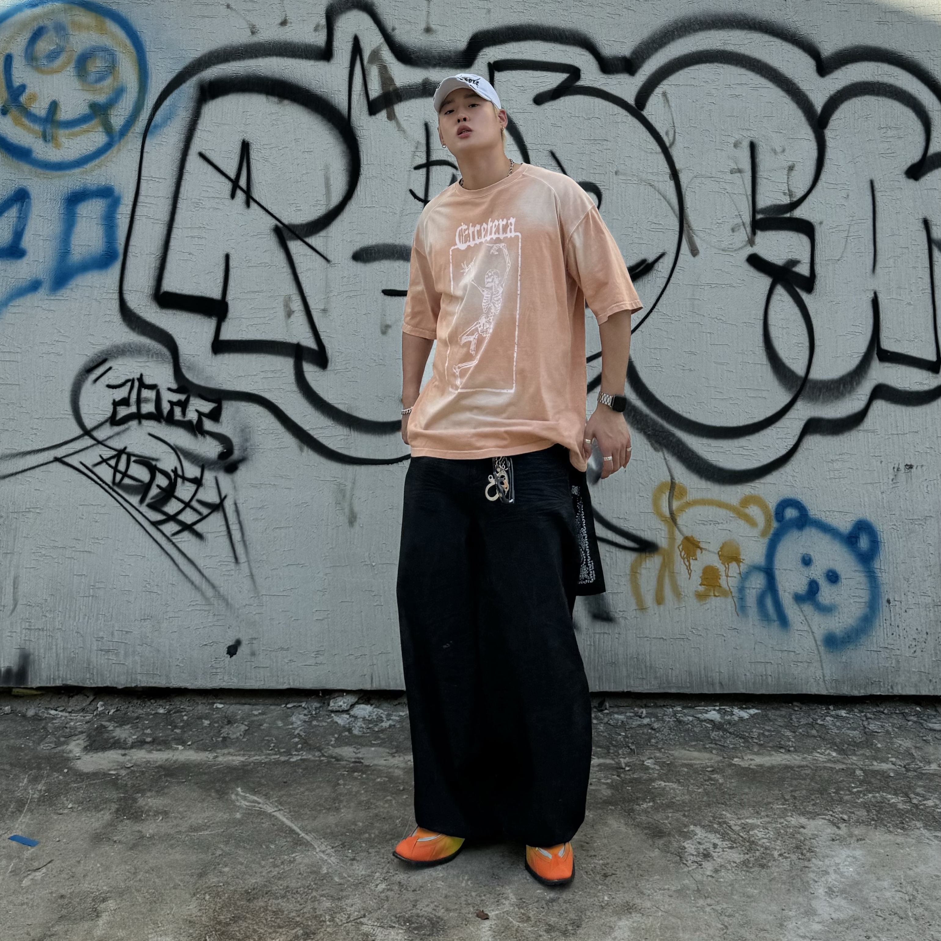 Nike x Martine Rose Shox MR4 Safety Orange 착용 스타일