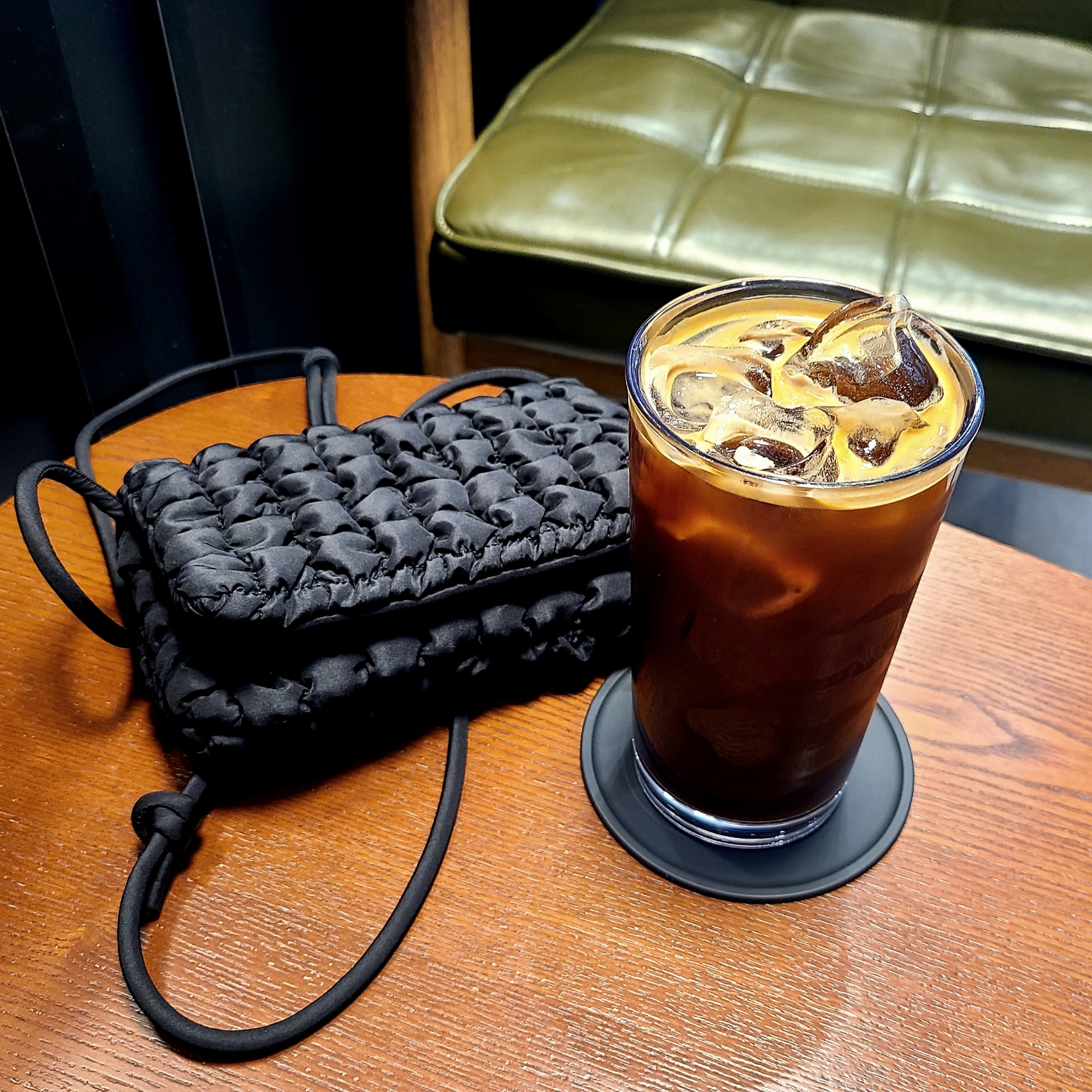 COS Quilted Crossbody Messenger Bag Black, Bearbrick Leonardo De Vinci Mona Lisa 100% & 400% Set 착용 스타일 - 1