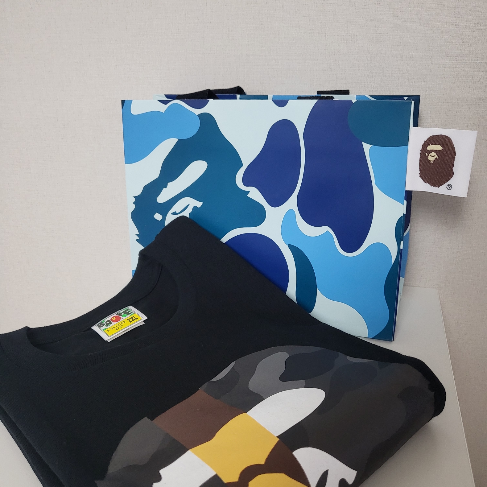 BAPE Color Camo Transform Big Ape Head T-Shirt Black 착용 스타일 - 2