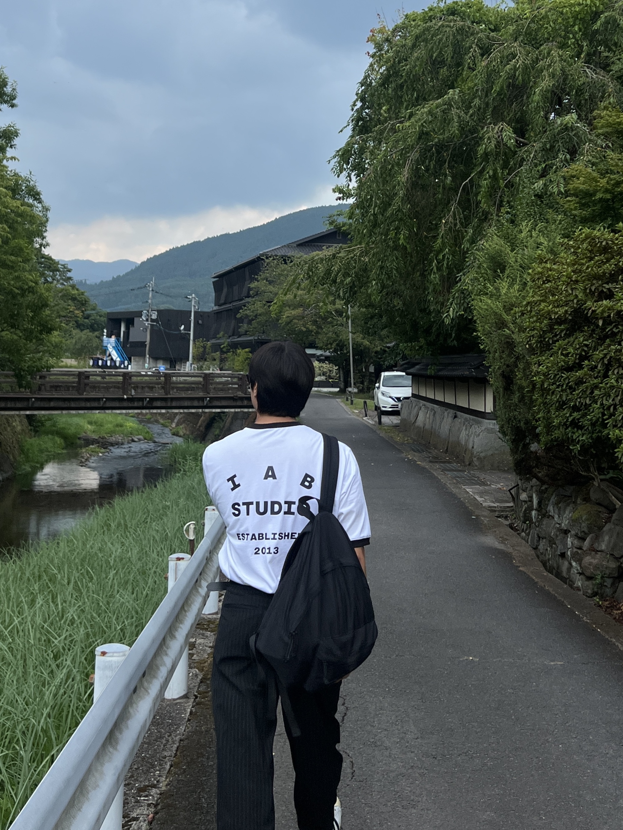 IAB Studio Established T-Shirt White Black, Adidas Superstar Premium White Black 착용 스타일 - 3