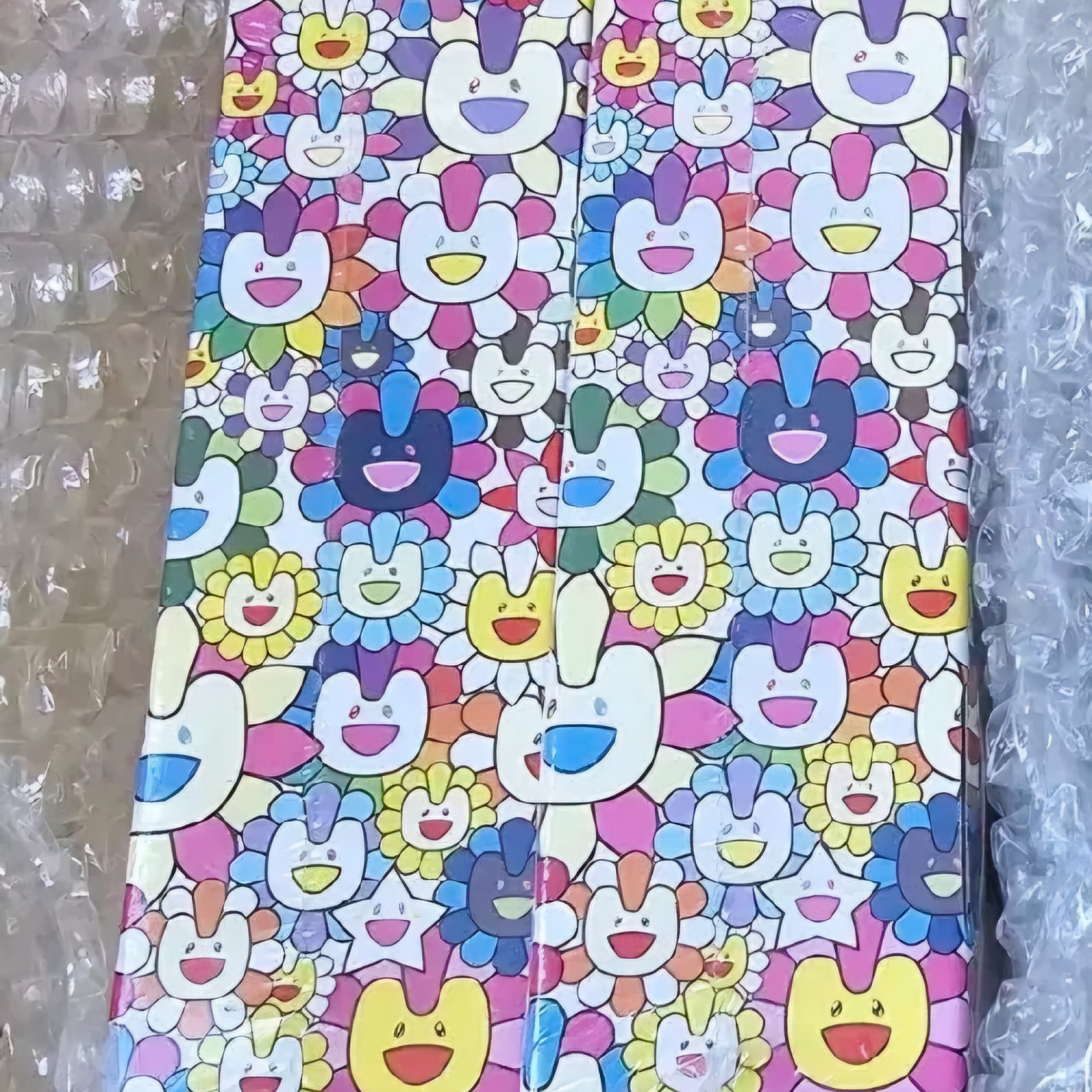 NewJeans Supernatural NJ x Murakami Drawstring Bag Ver. 착용 스타일