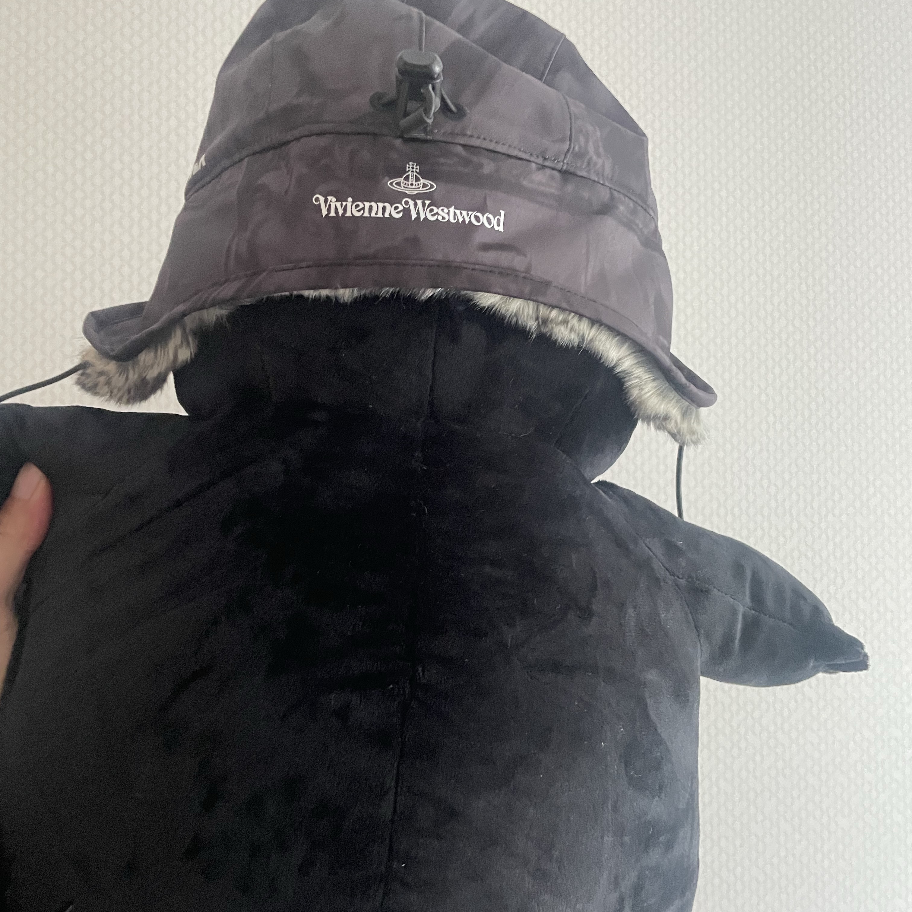 Palace x Vivienne Westwood Gore-Tex Shooting Cap Mono Print - 24FW 착용 스타일 - 5